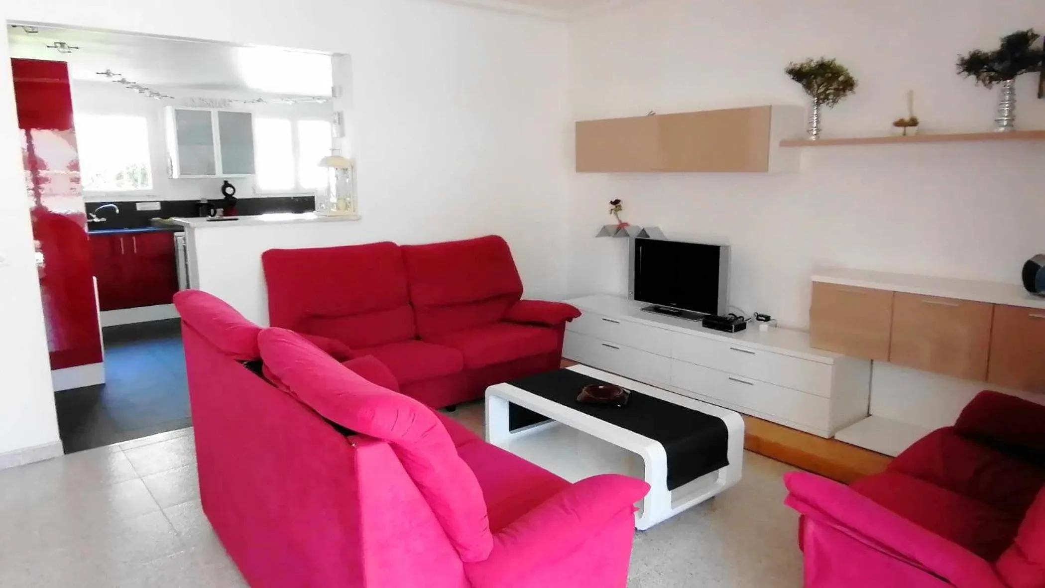 Communal lounge/ TV room in VACAY Villa Bella, piscina, sol y relax! en la Costa Brava, L'Escala!