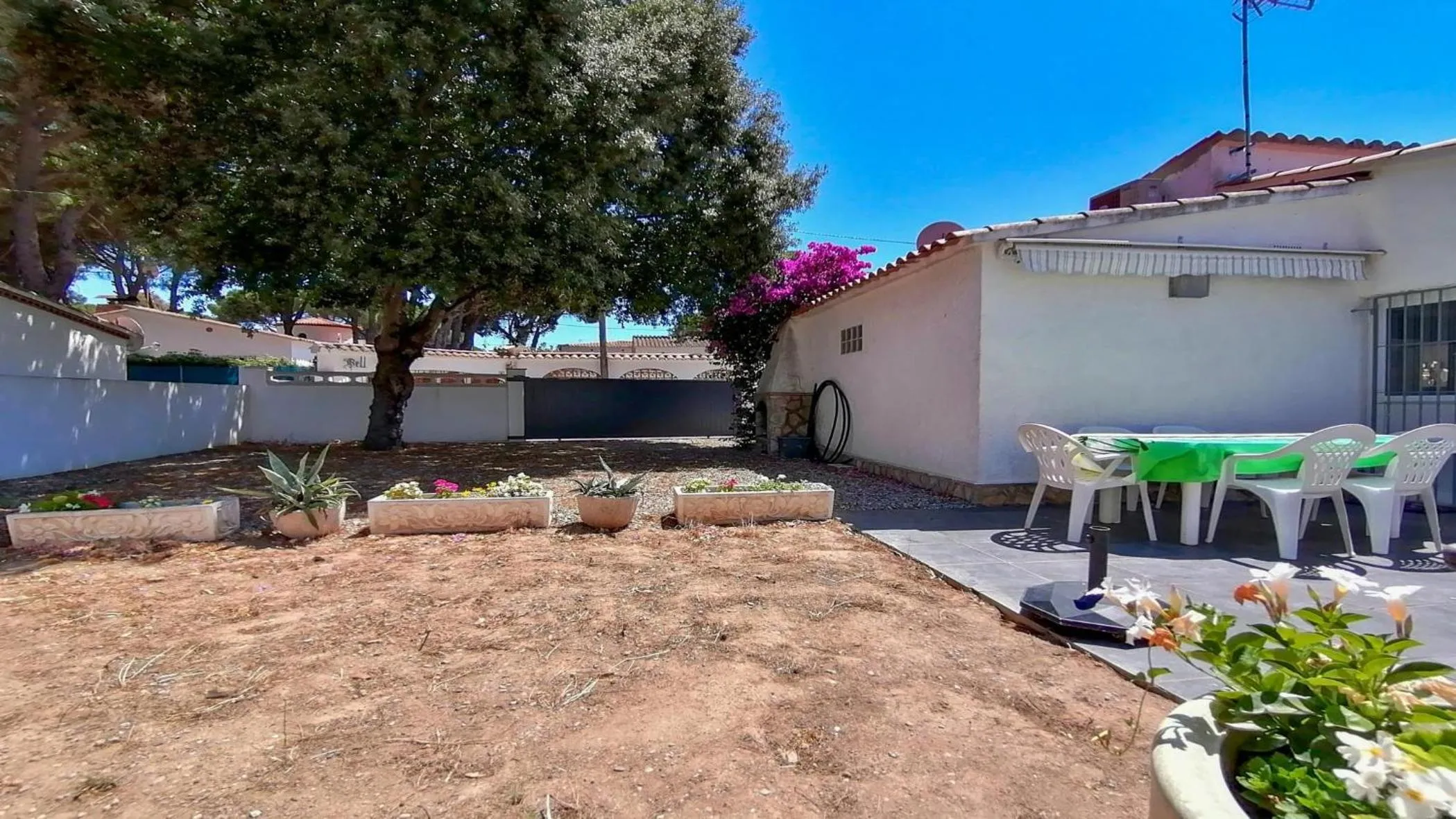 Property building in VACAY Villa Bella, piscina, sol y relax! en la Costa Brava, L'Escala!
