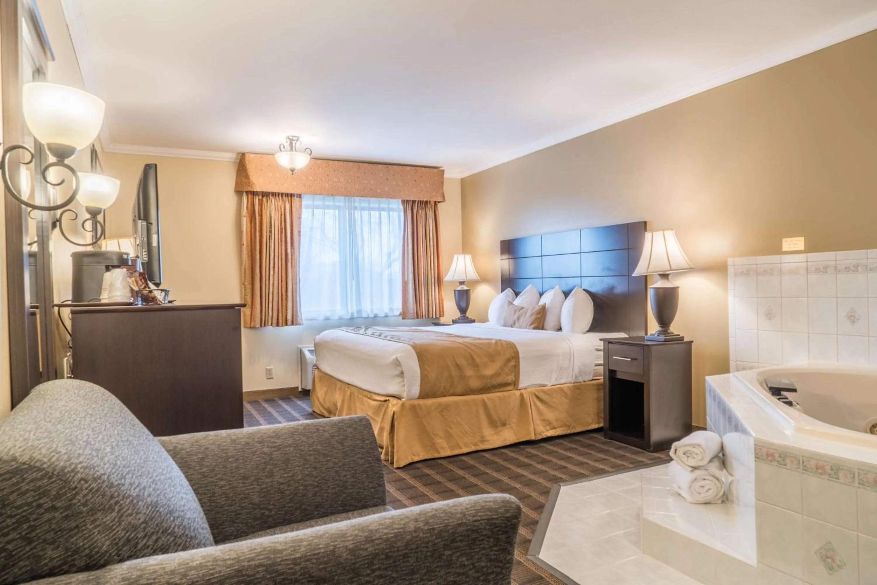 Photo of the whole room, Bed in Best Western Inn & Suites