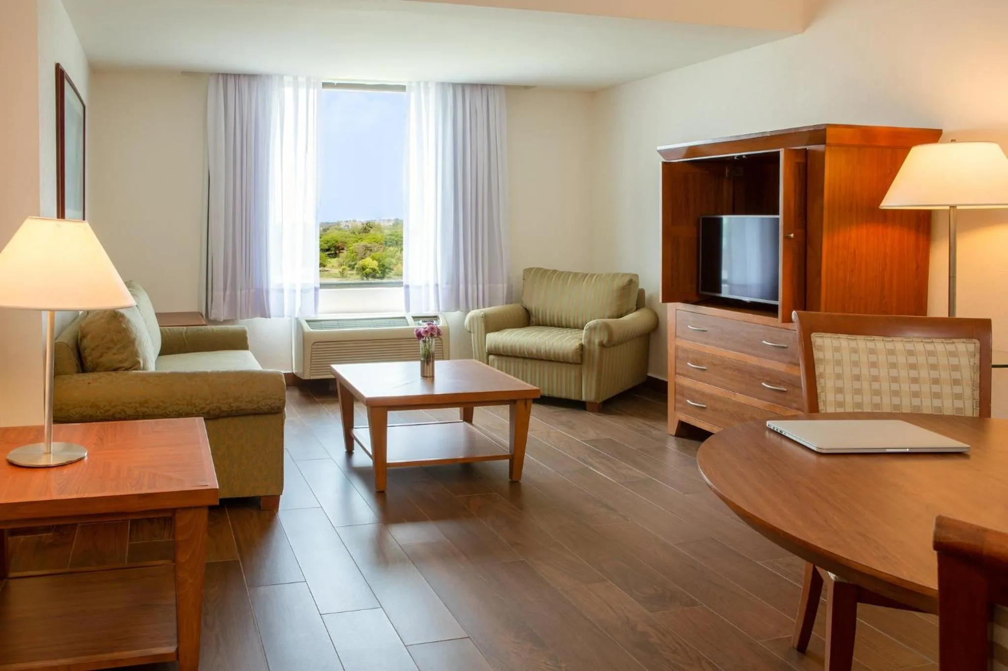 Photo of the whole room in Fiesta Inn Tampico