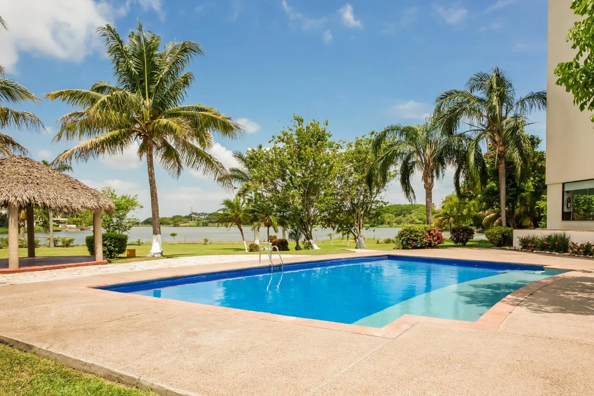 Swimming pool in Fiesta Inn Tampico