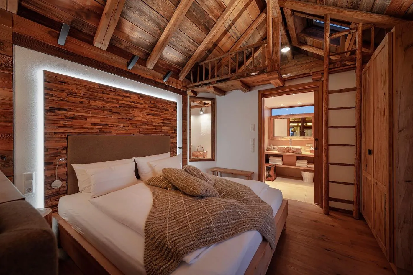 Bedroom, Bed in Widmann's Löwen