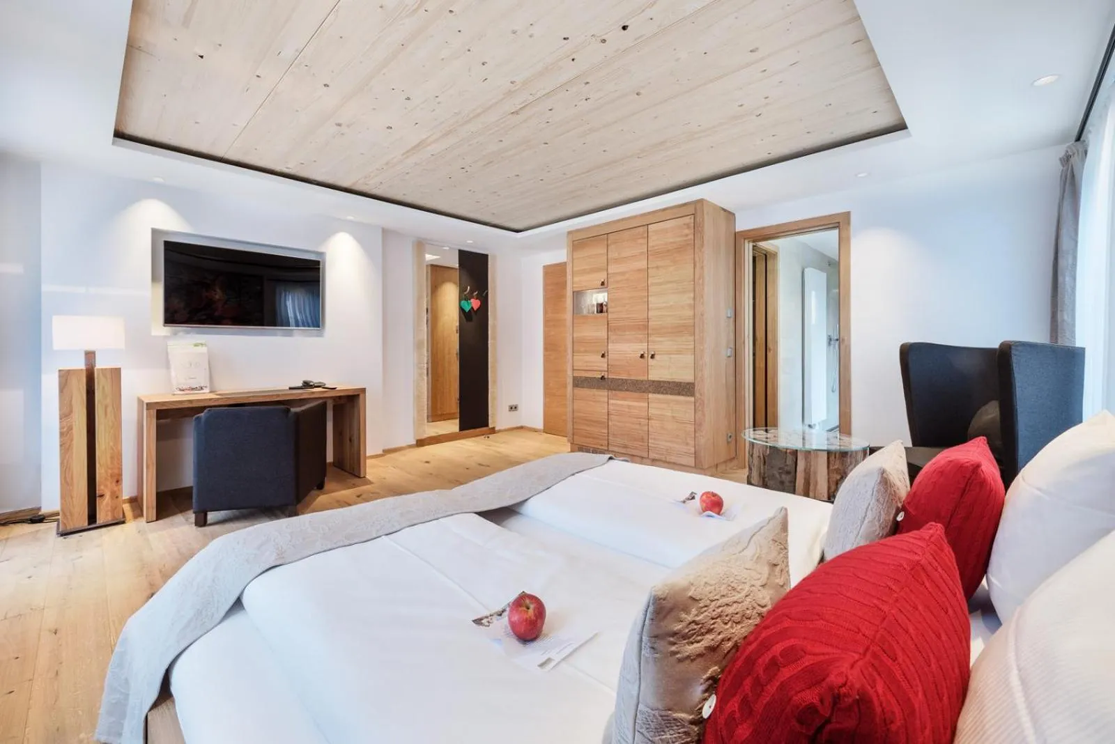 Photo of the whole room, Bed in Widmann's Löwen