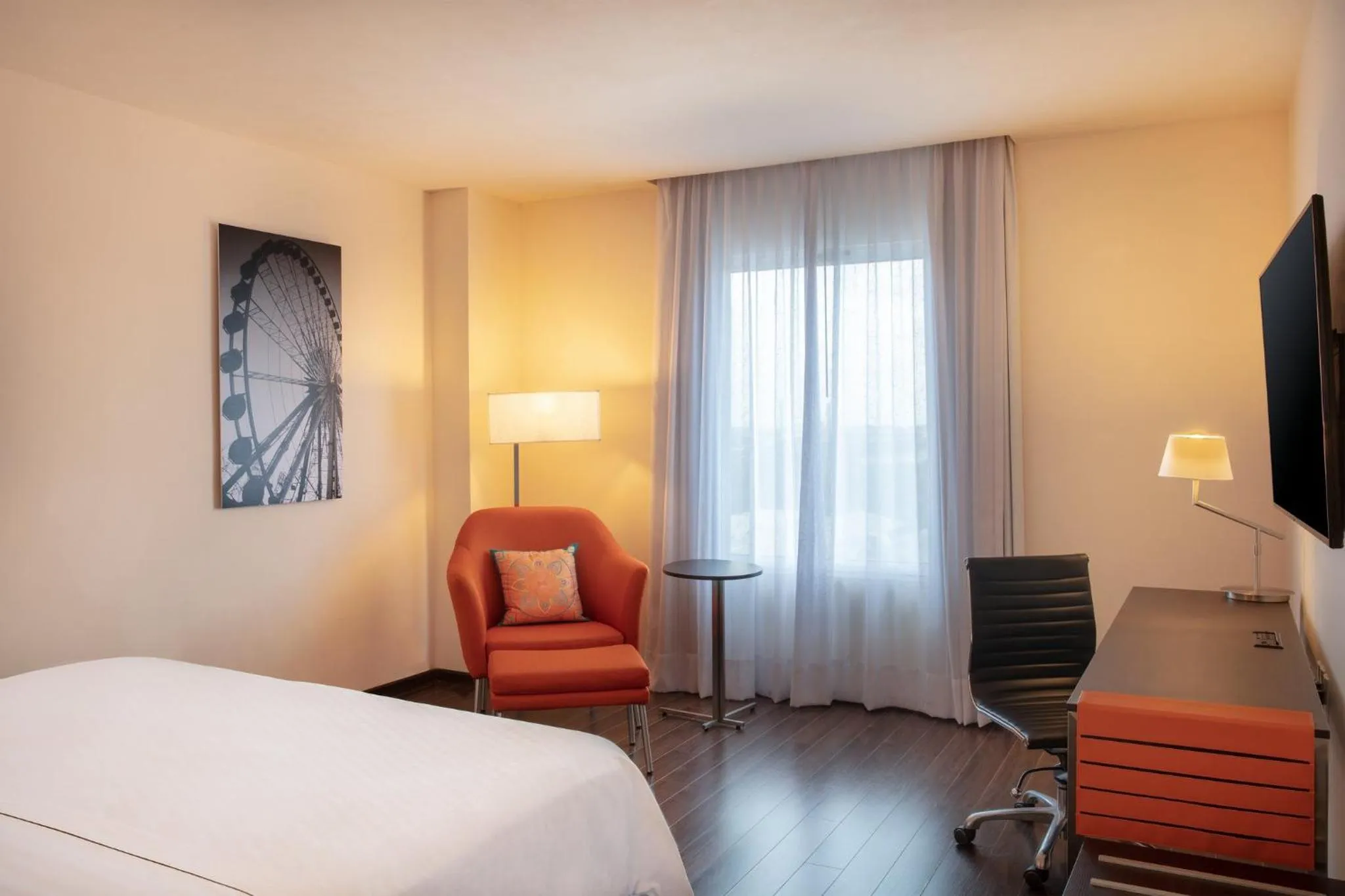 Photo of the whole room, Bed in Fiesta Inn Monterrey Fundidora