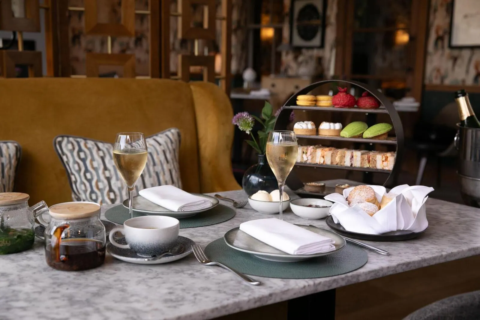 Restaurant/places to eat in Dormy House Hotel