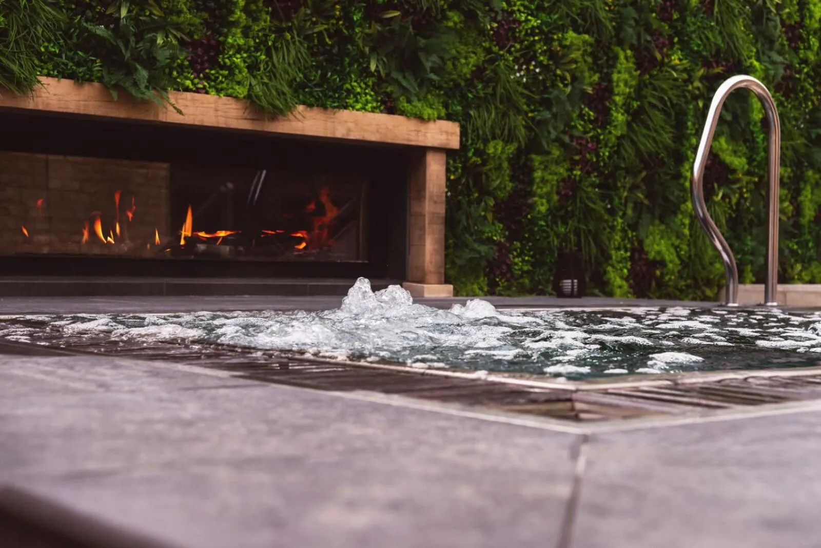 Hot Tub in Dormy House Hotel