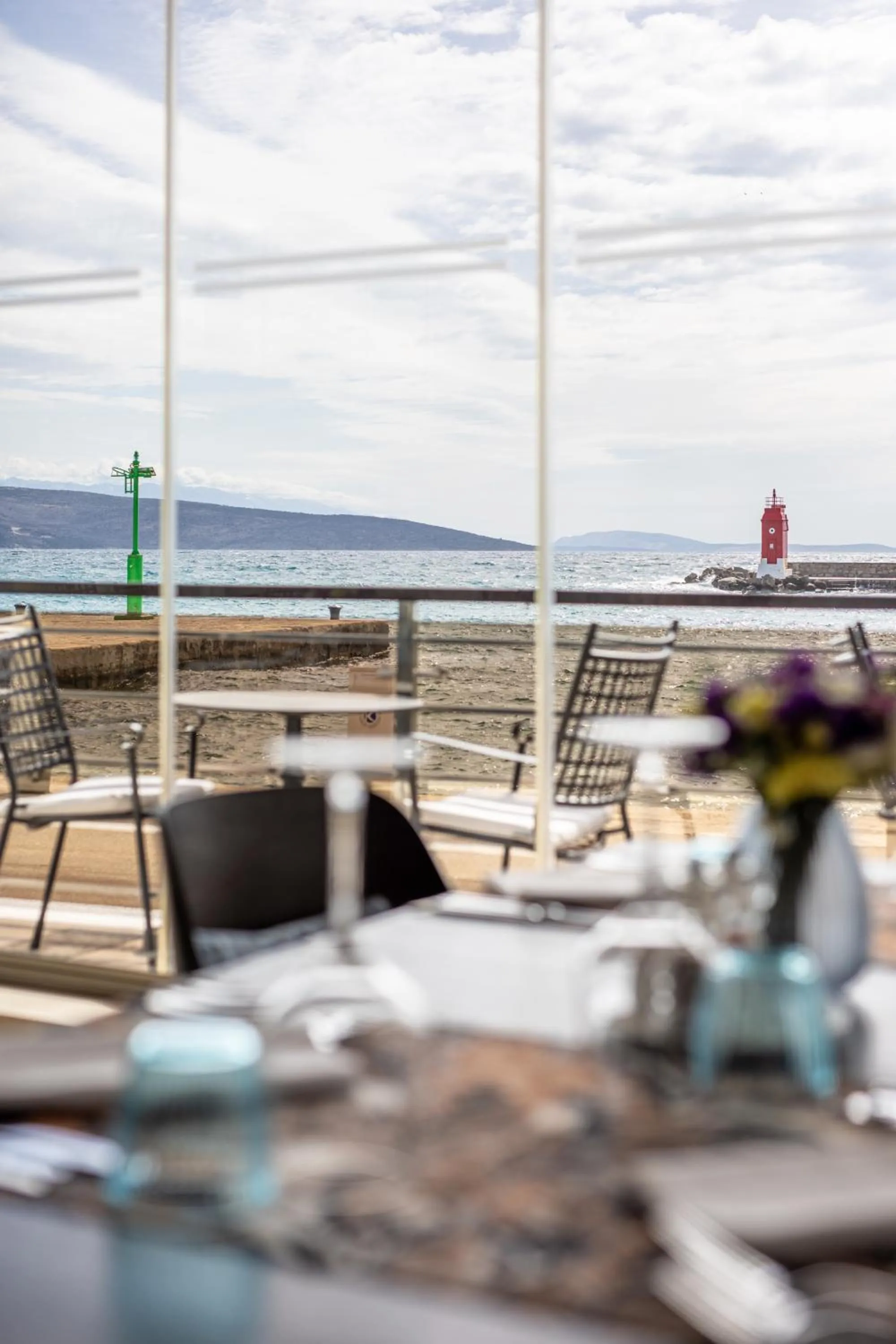 Restaurant/places to eat in Hotel Marina