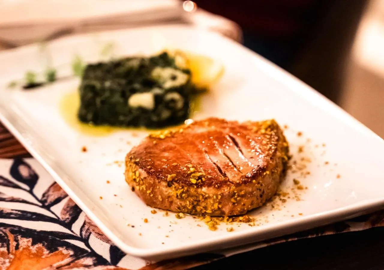 Restaurant/places to eat in Hotel Marina