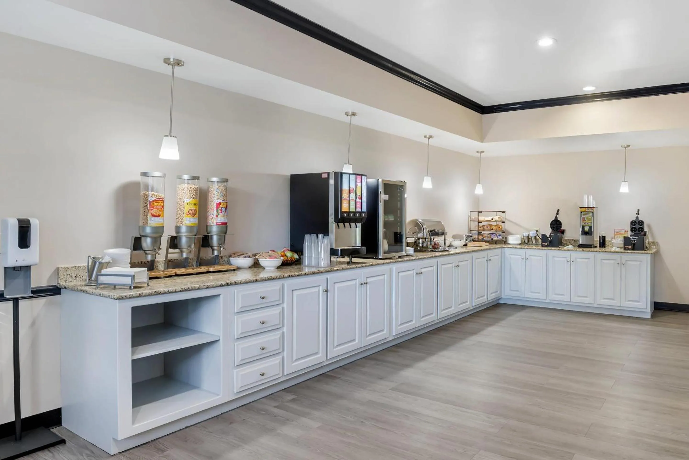 Breakfast in Country Inn & Suites by Radisson, Ashland - Hanover, VA