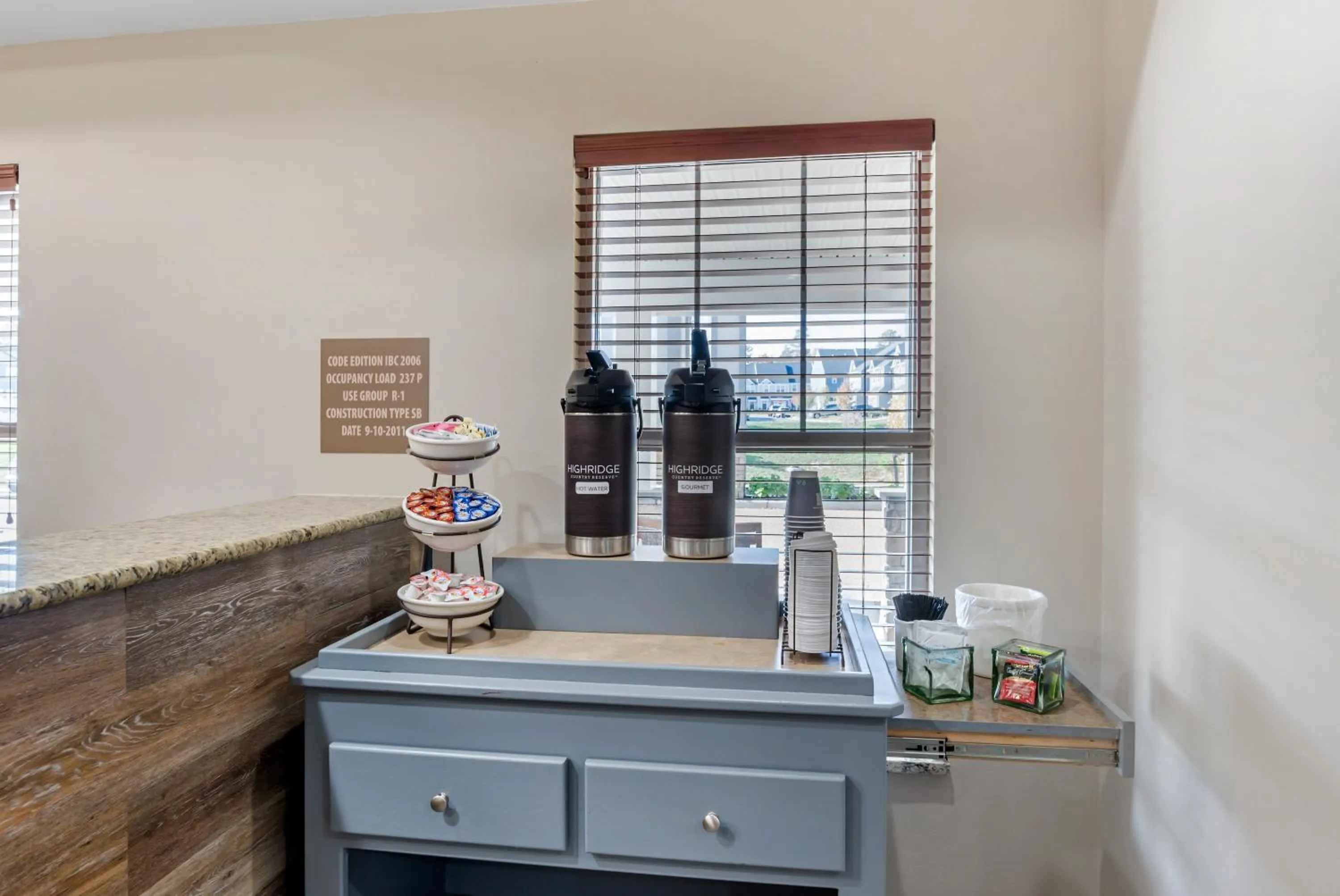 Coffee/tea facilities in Country Inn & Suites by Radisson, Ashland - Hanover, VA