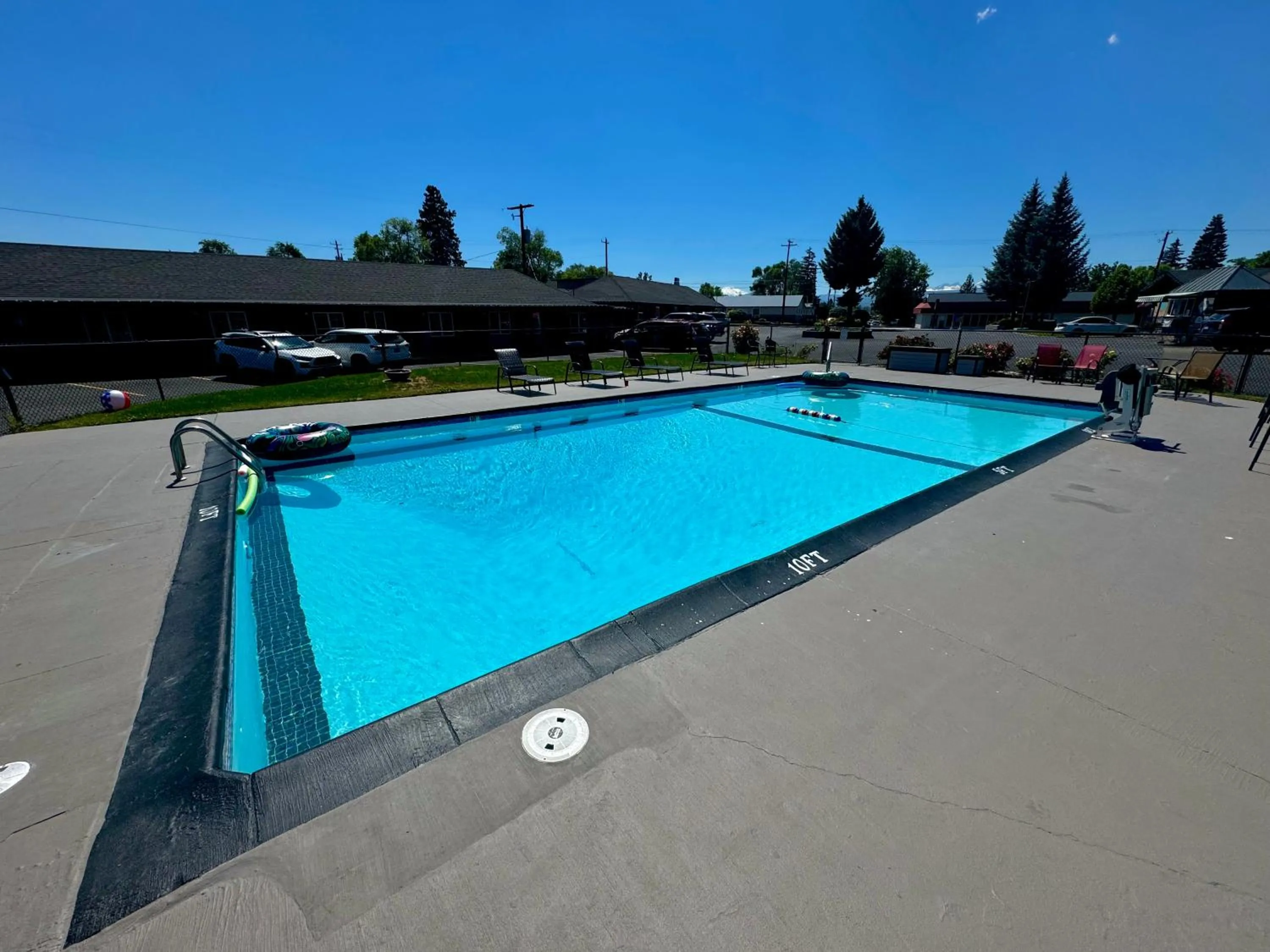 Pool view in Cascade Lodge - Central Bend Retreat