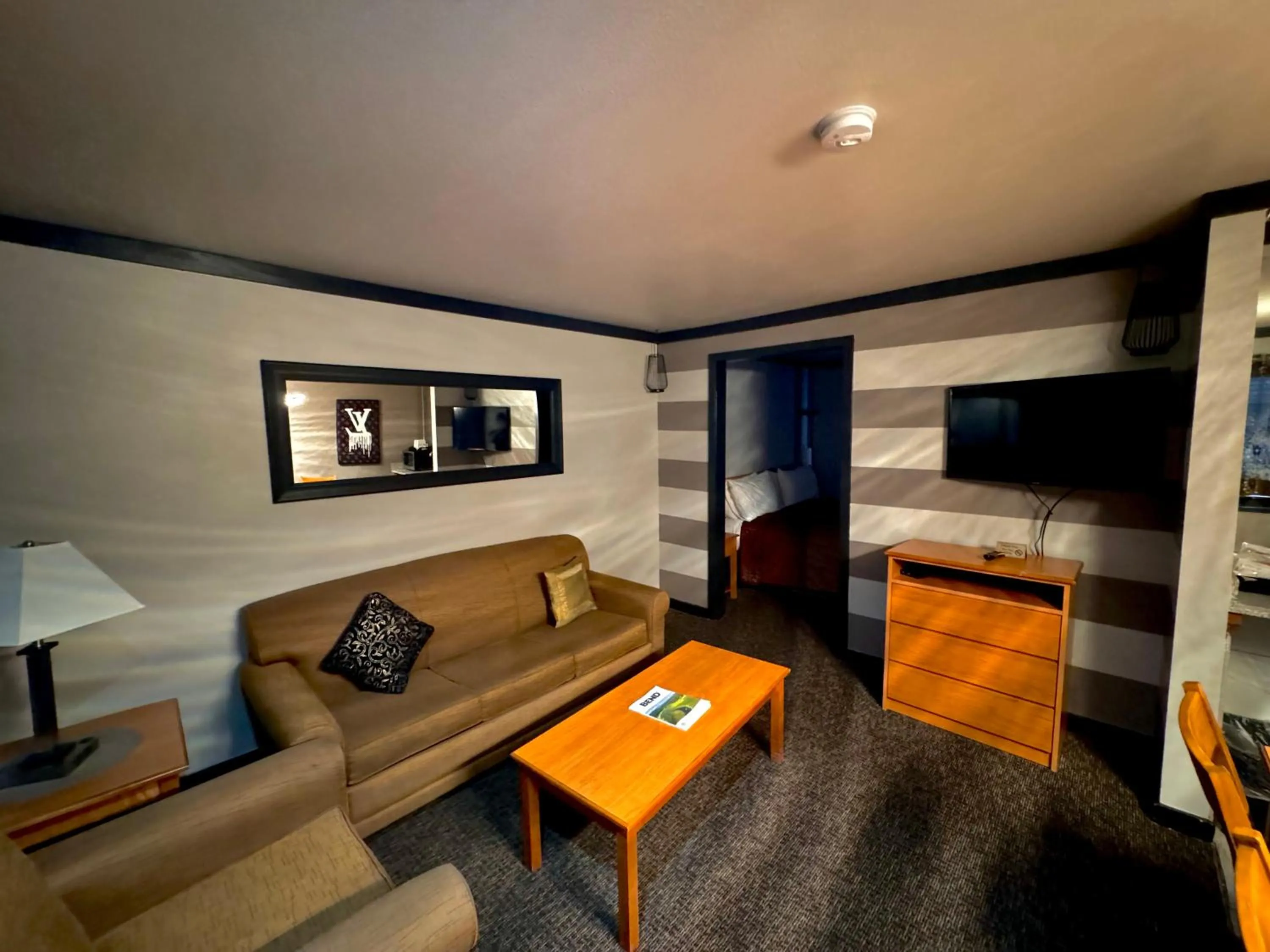 TV and multimedia in Cascade Lodge - Central Bend Retreat