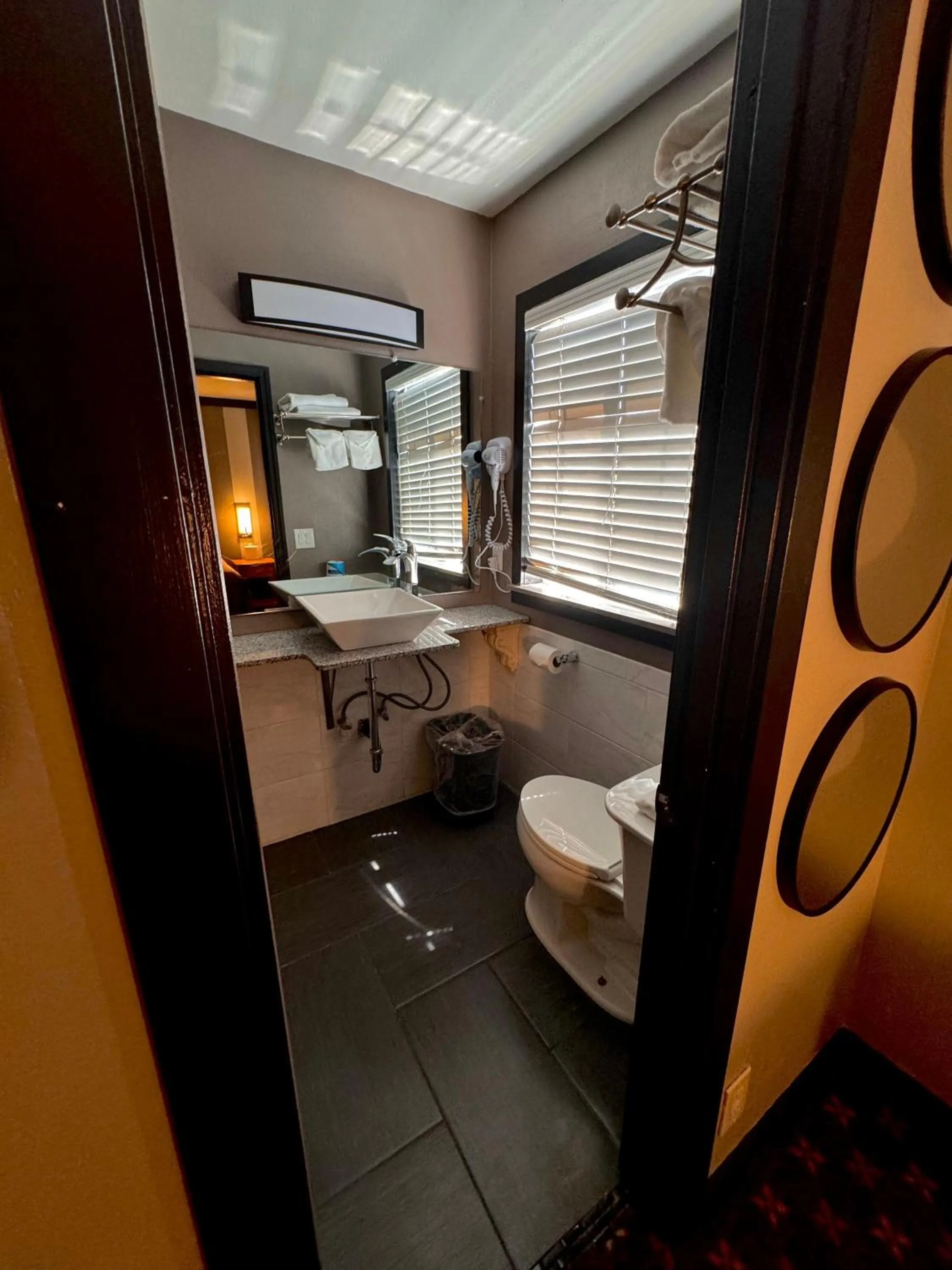 Bathroom in Cascade Lodge - Central Bend Retreat