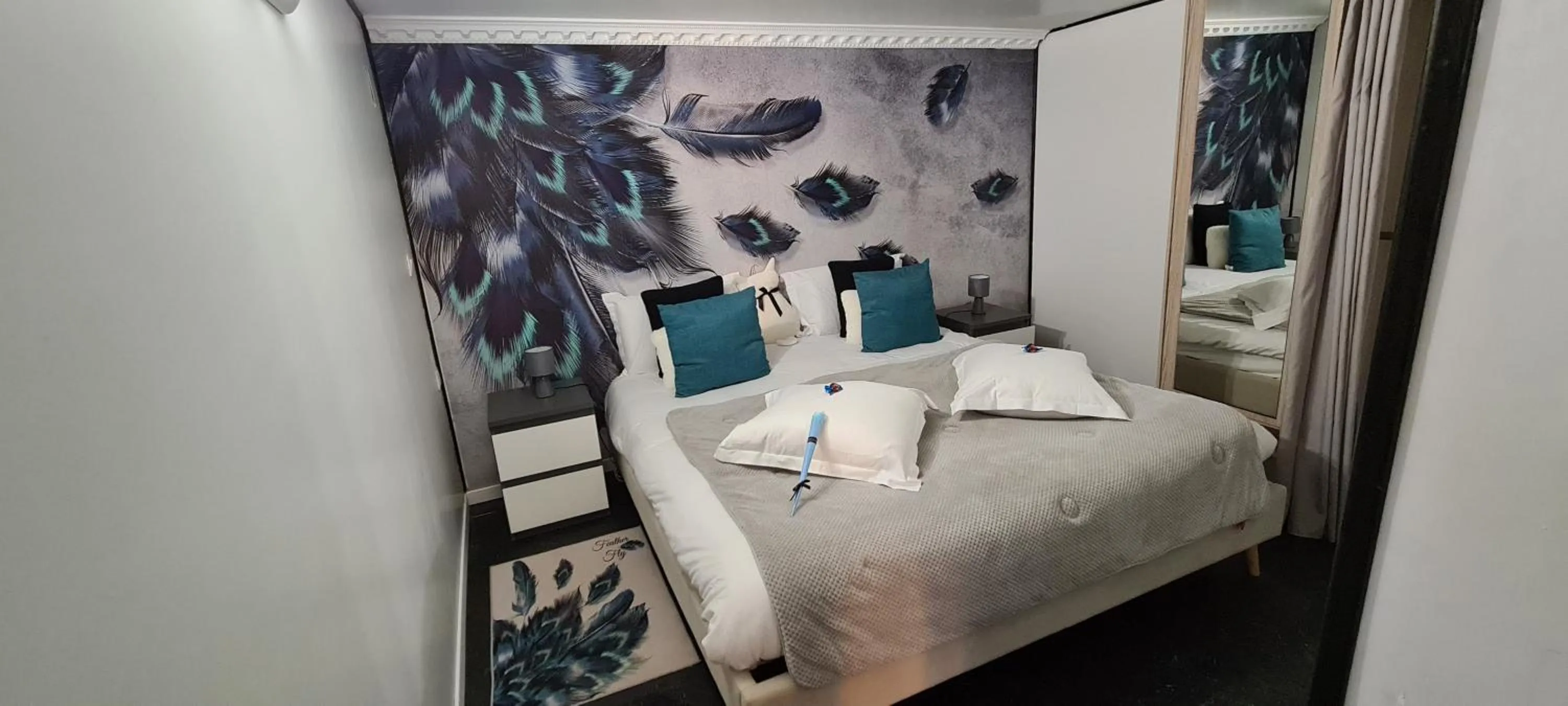 Photo of the whole room, Bed in L'instant