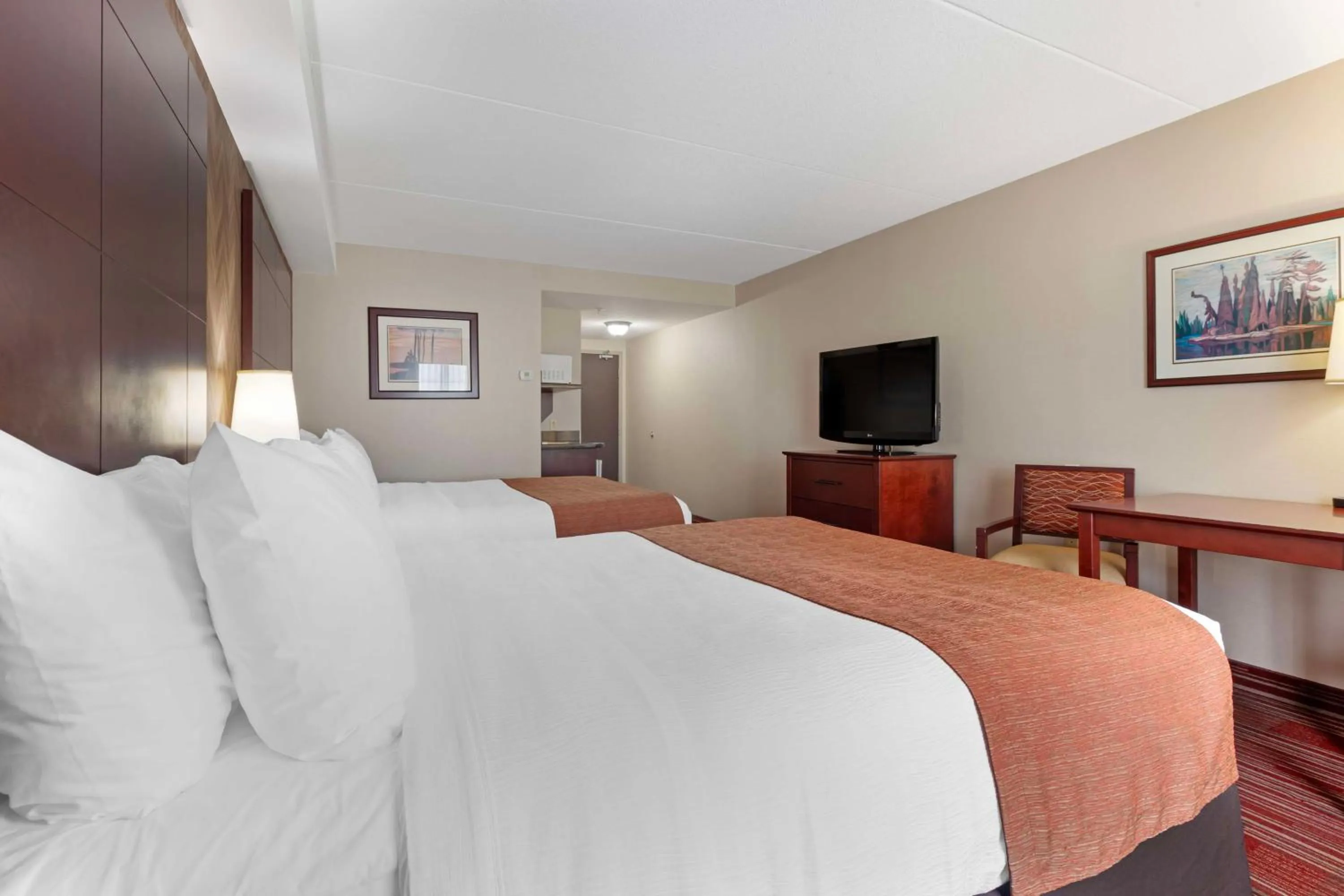 Bedroom, Bed in Best Western Plus Muskoka Inn