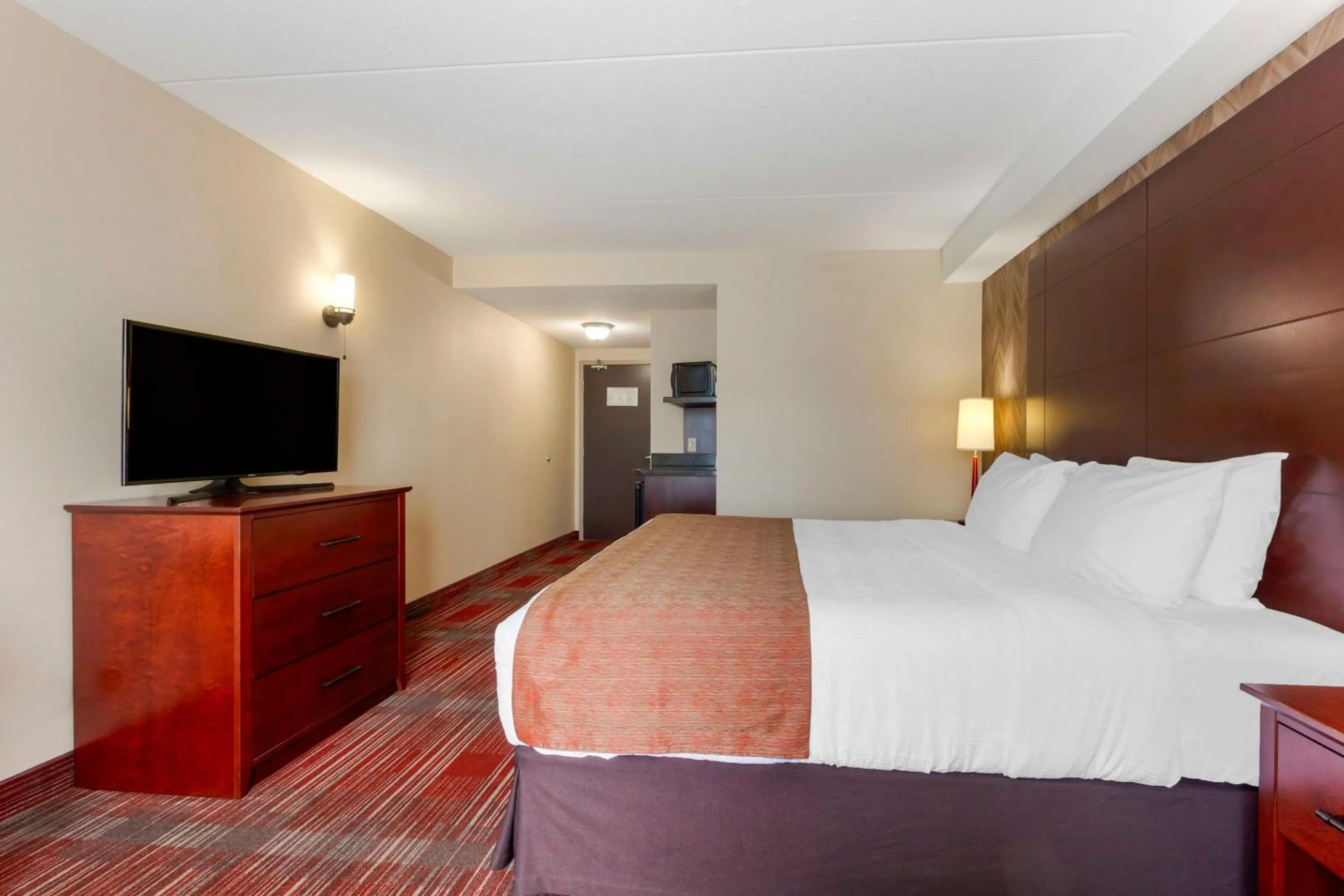 Bedroom, Bed in Best Western Plus Muskoka Inn