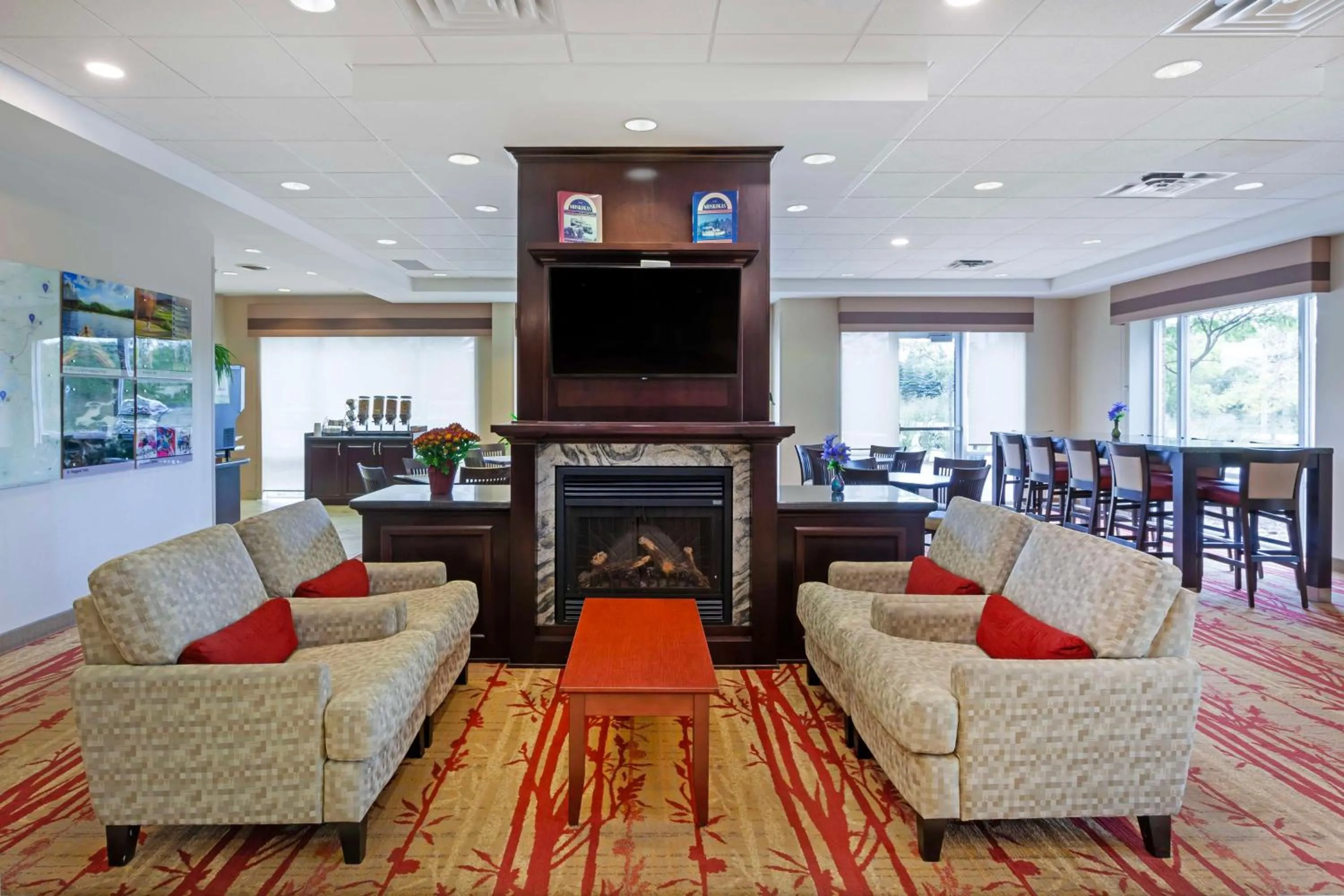 Lobby or reception in Best Western Plus Muskoka Inn