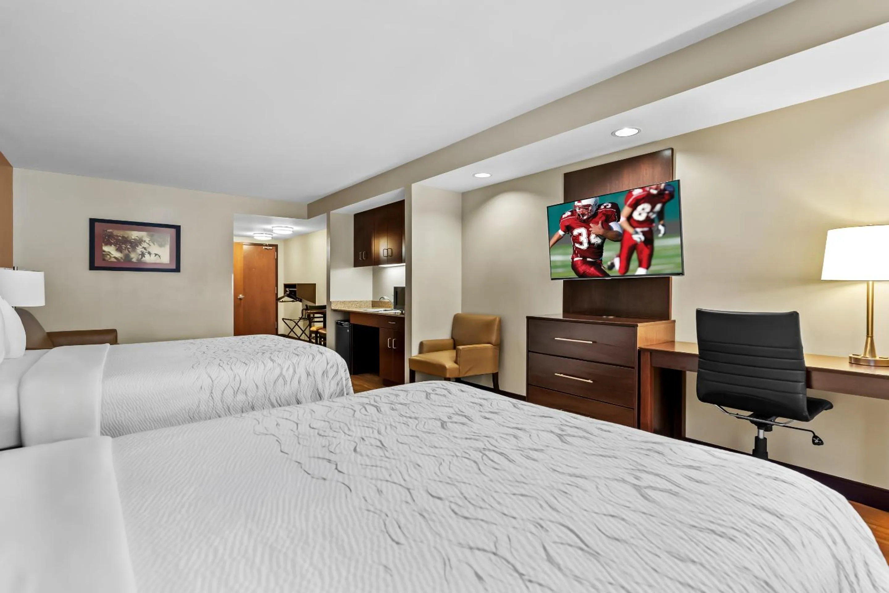 Bed in Red Roof Inn PLUS+ & Suites Malone