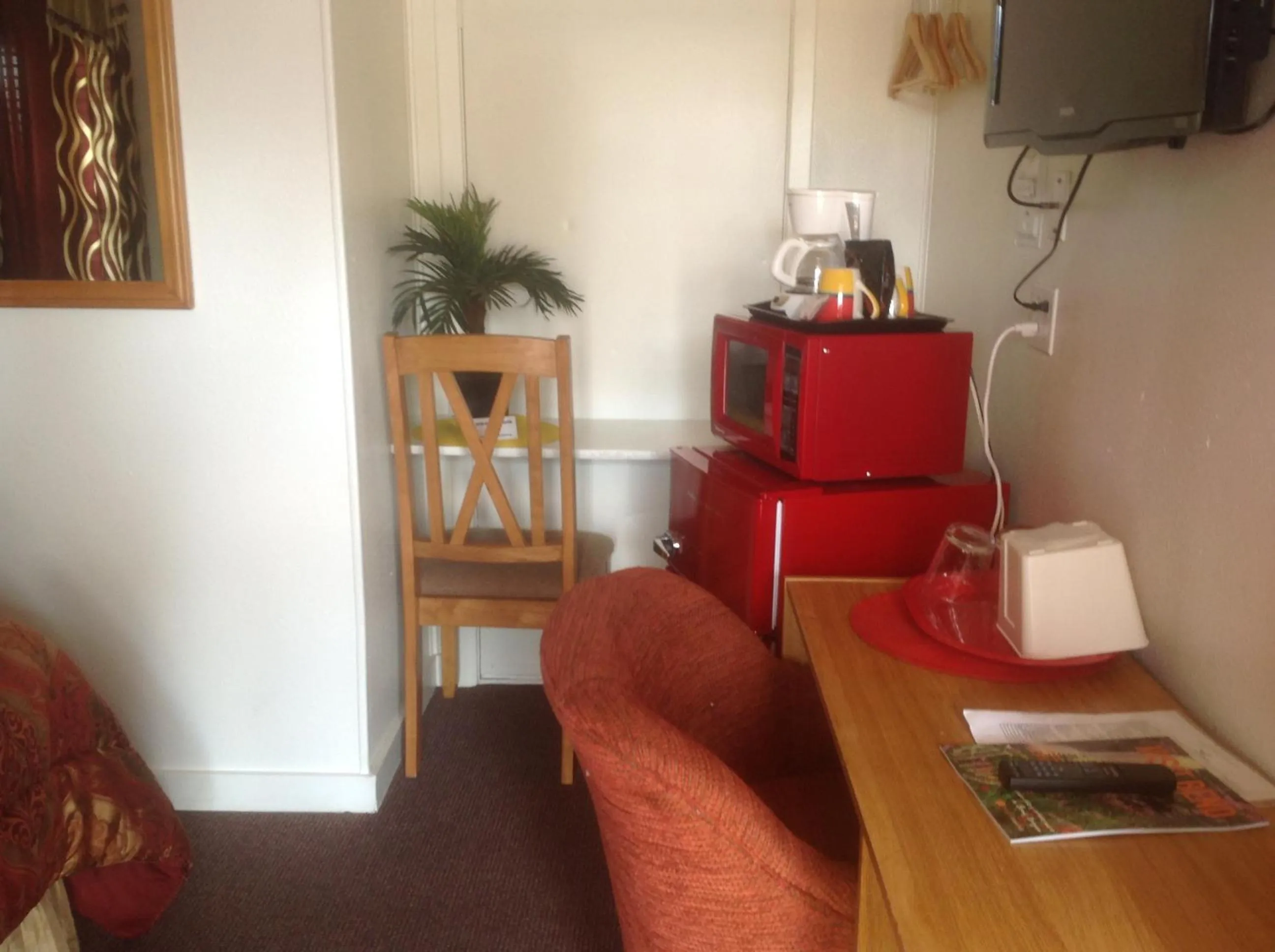 Seating area in Holiday Motel Bend