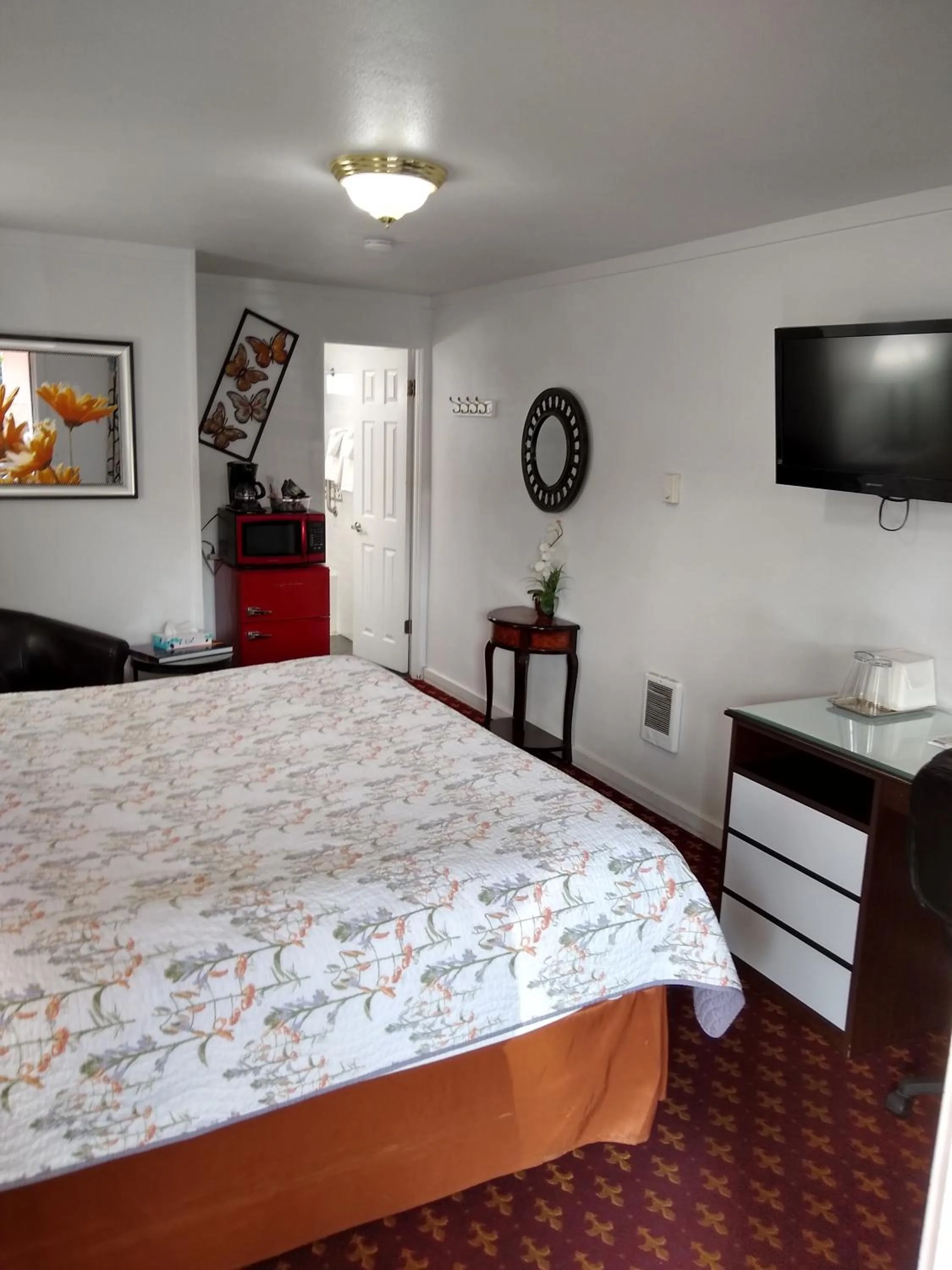 Bed in Holiday Motel Bend