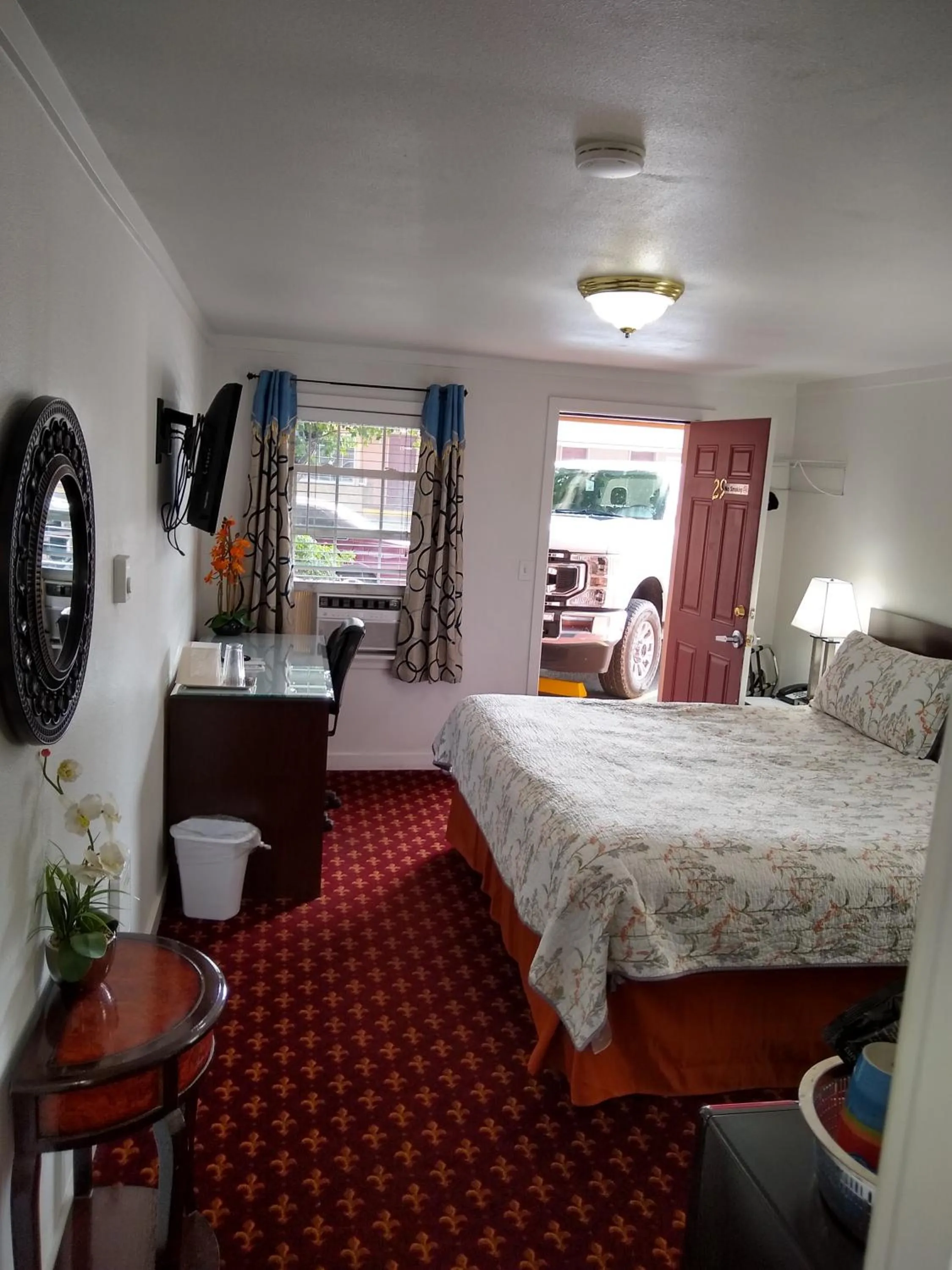 Bed in Holiday Motel Bend