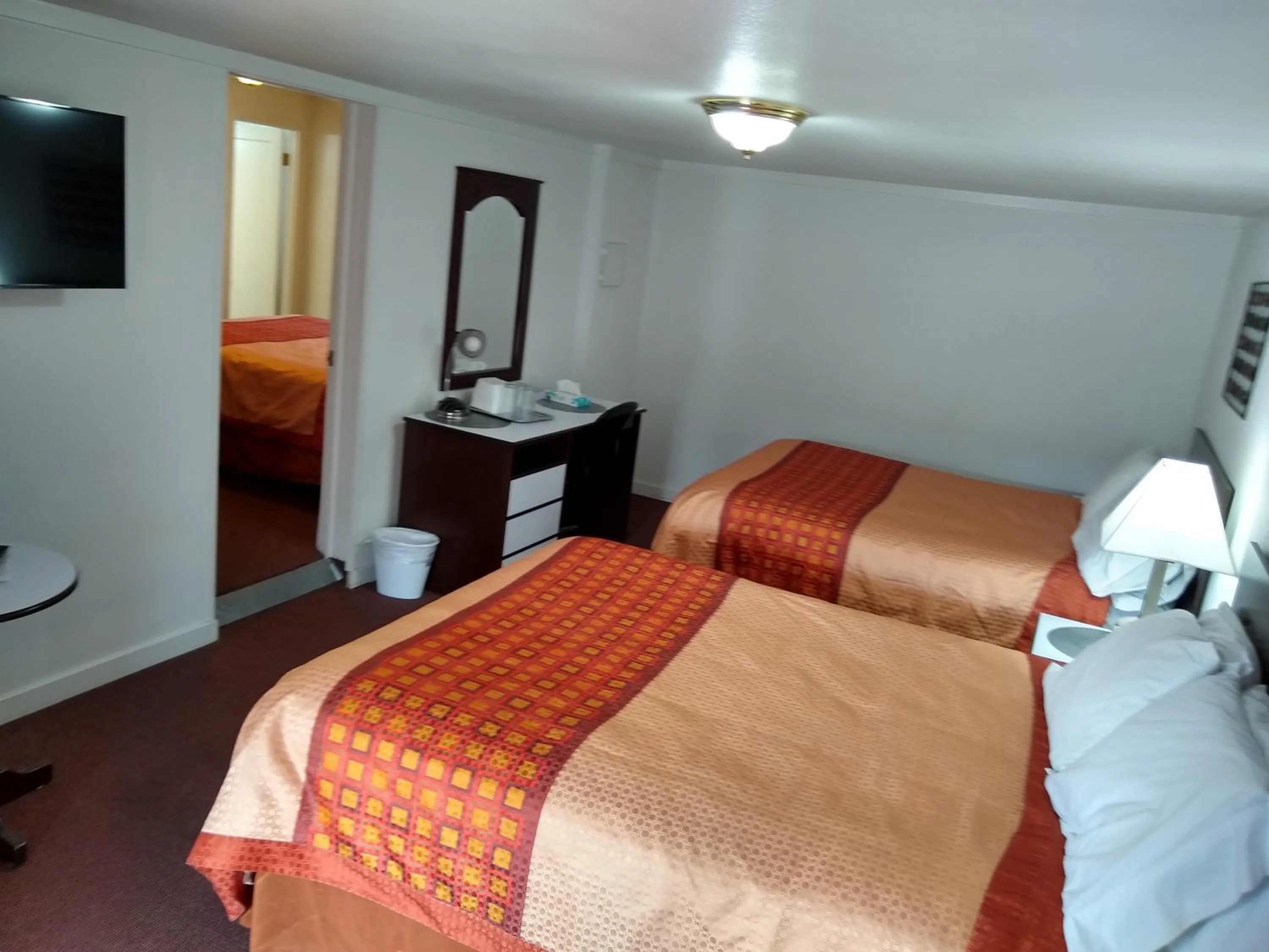 Bed in Holiday Motel Bend