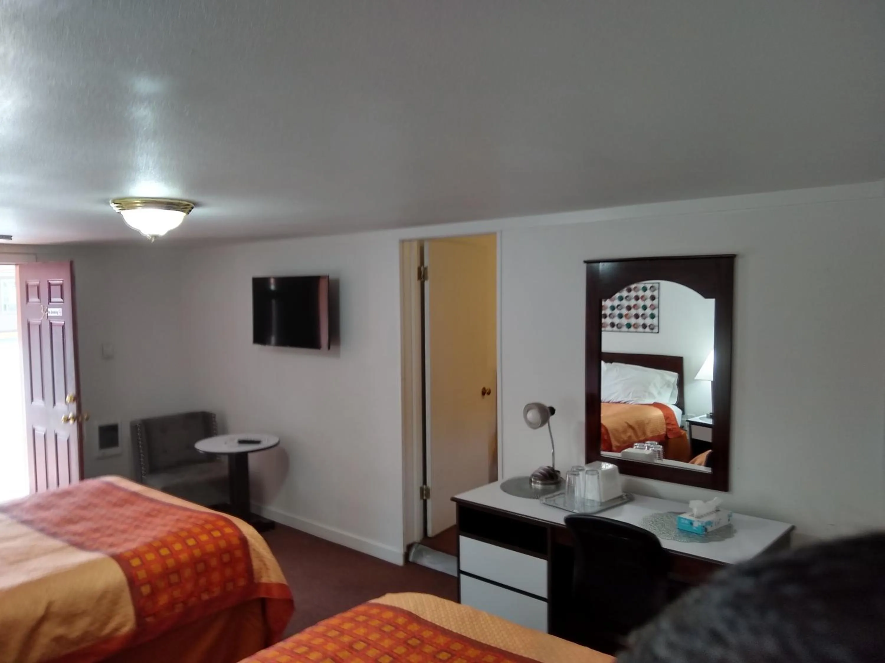 Bed in Holiday Motel Bend