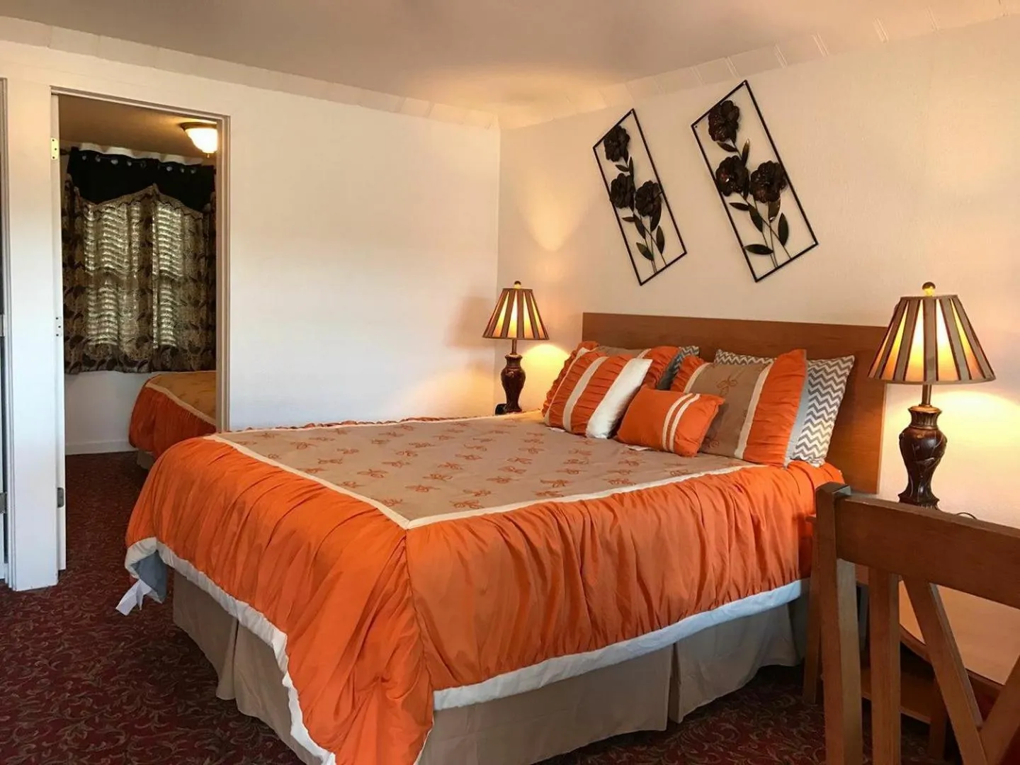 Bed in Holiday Motel Bend