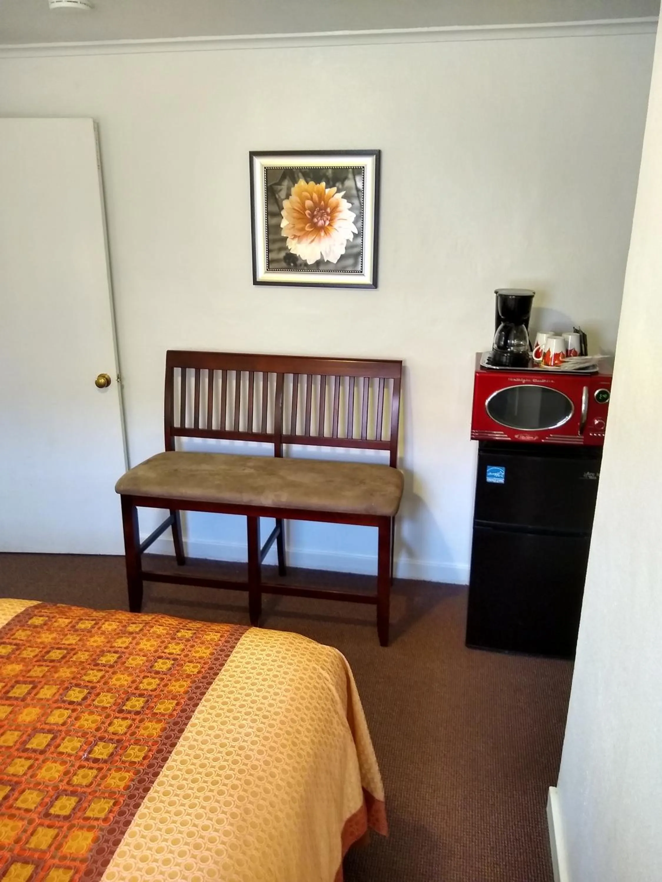 Bed in Holiday Motel Bend