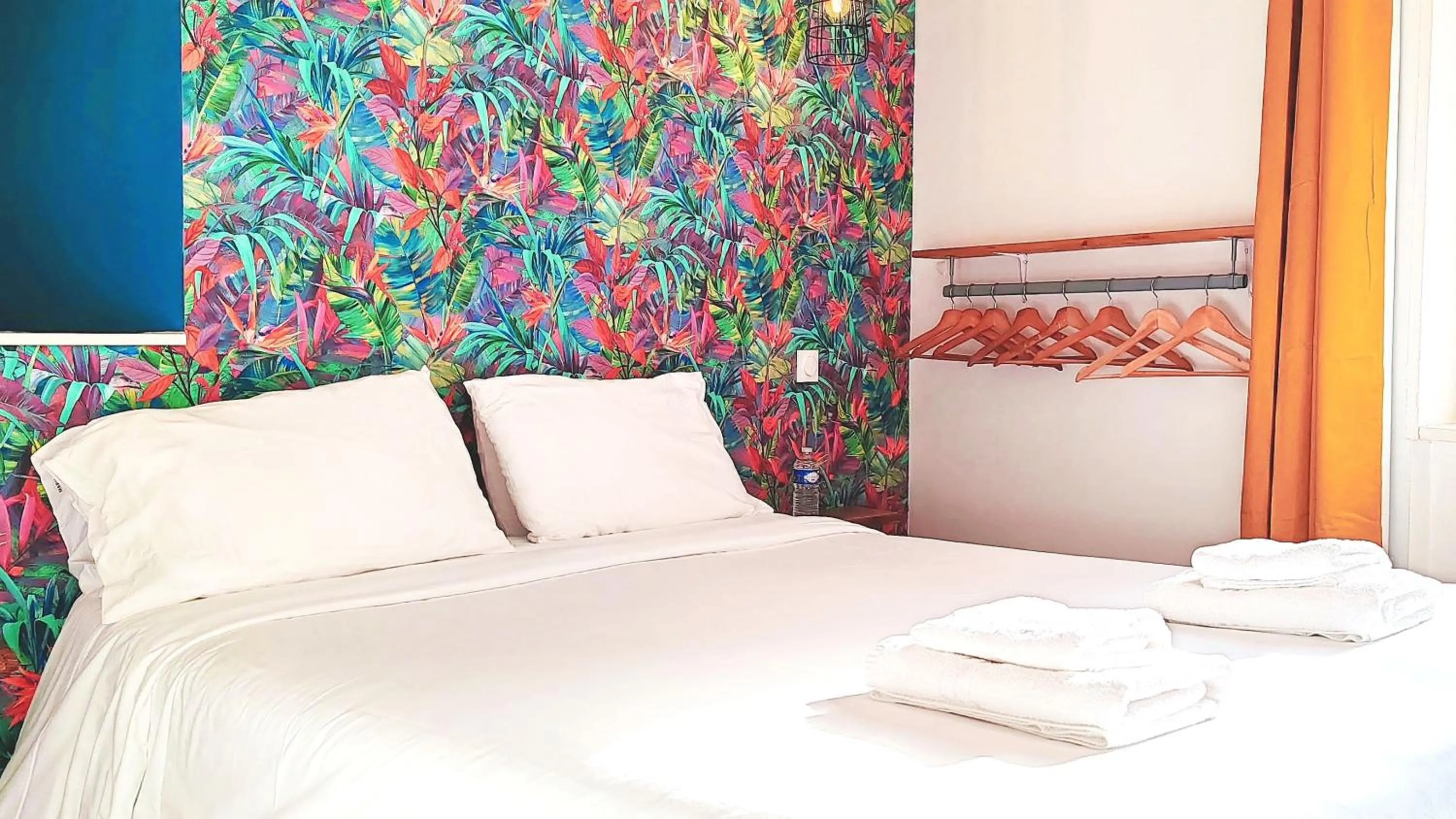 Bedroom, Bed in L' échafaud - Apparts de standing - Centre historique