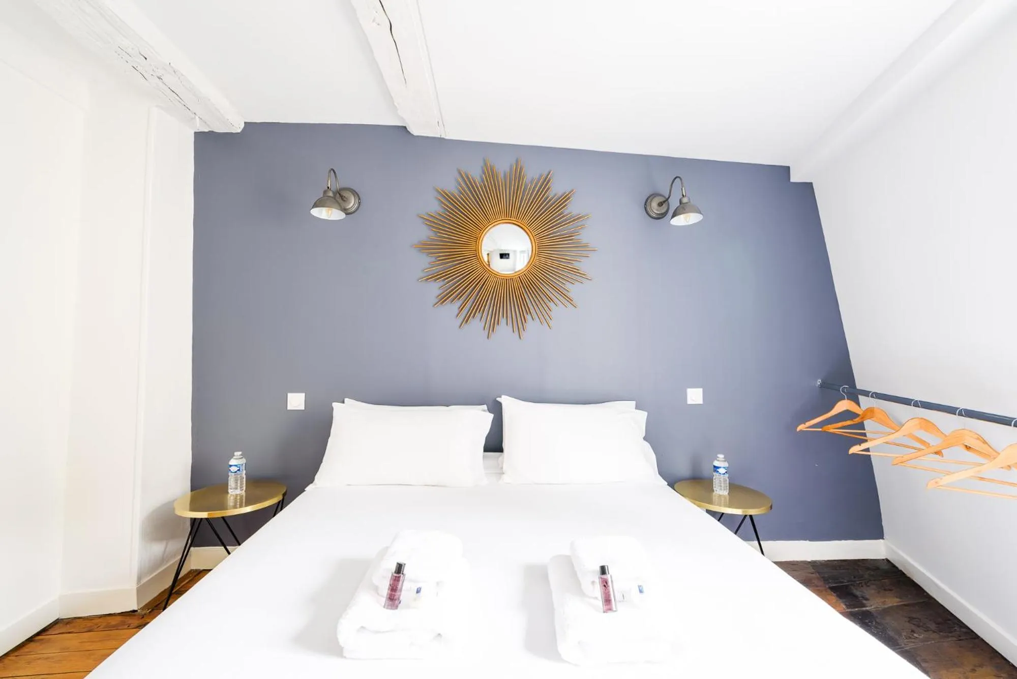 Photo of the whole room, Bed in L' échafaud - Apparts de standing - Centre historique