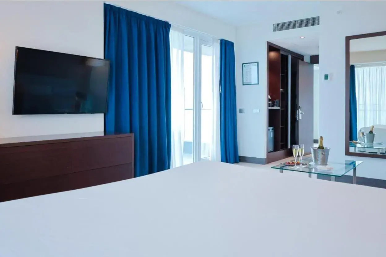 Double Room with Balcony and Sea View in Antay Hotel & Spa Double Room with Balcony and Sea View in Antay Hotel & Spa