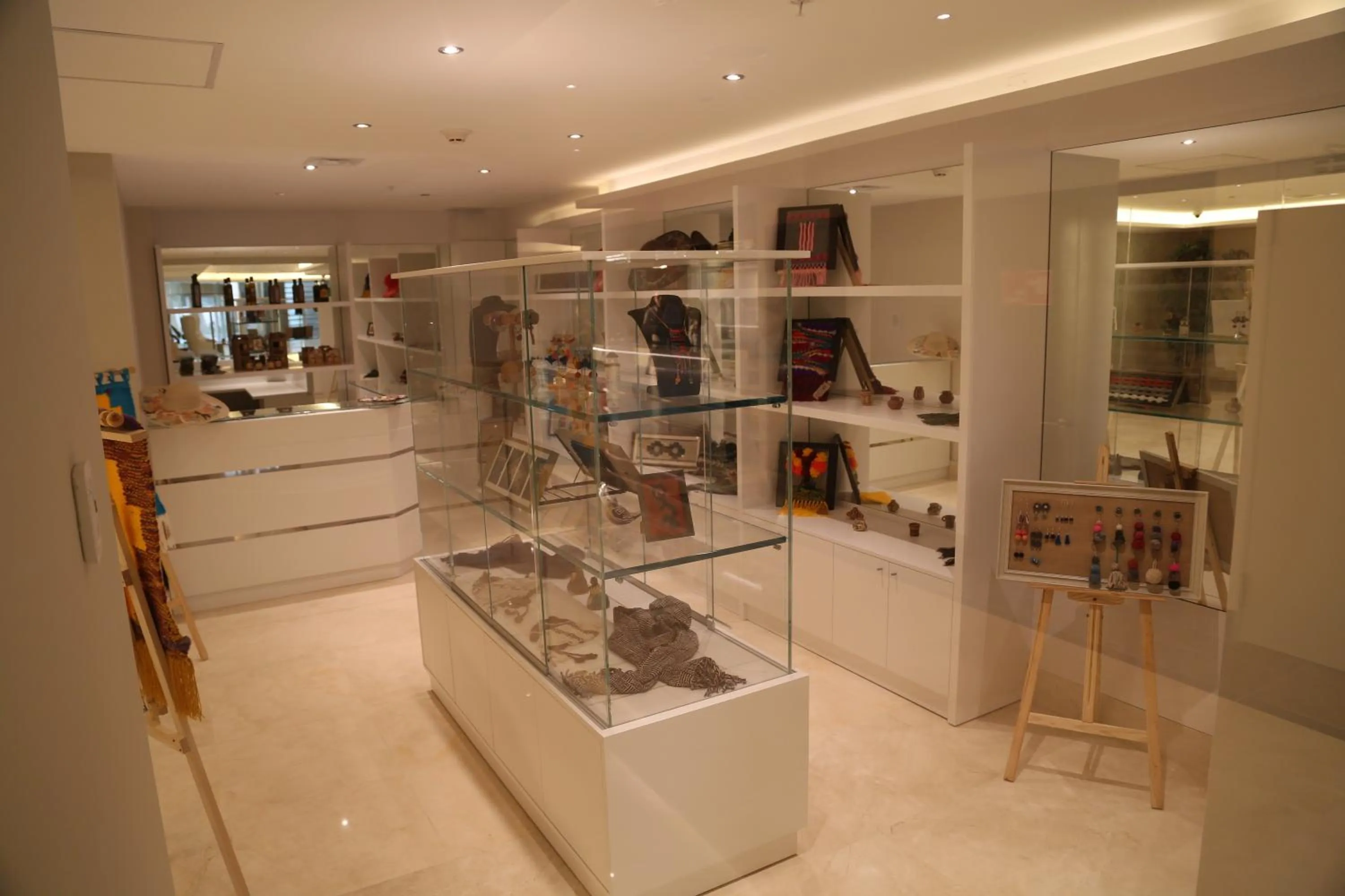 On-site shops in Antay Hotel & Spa