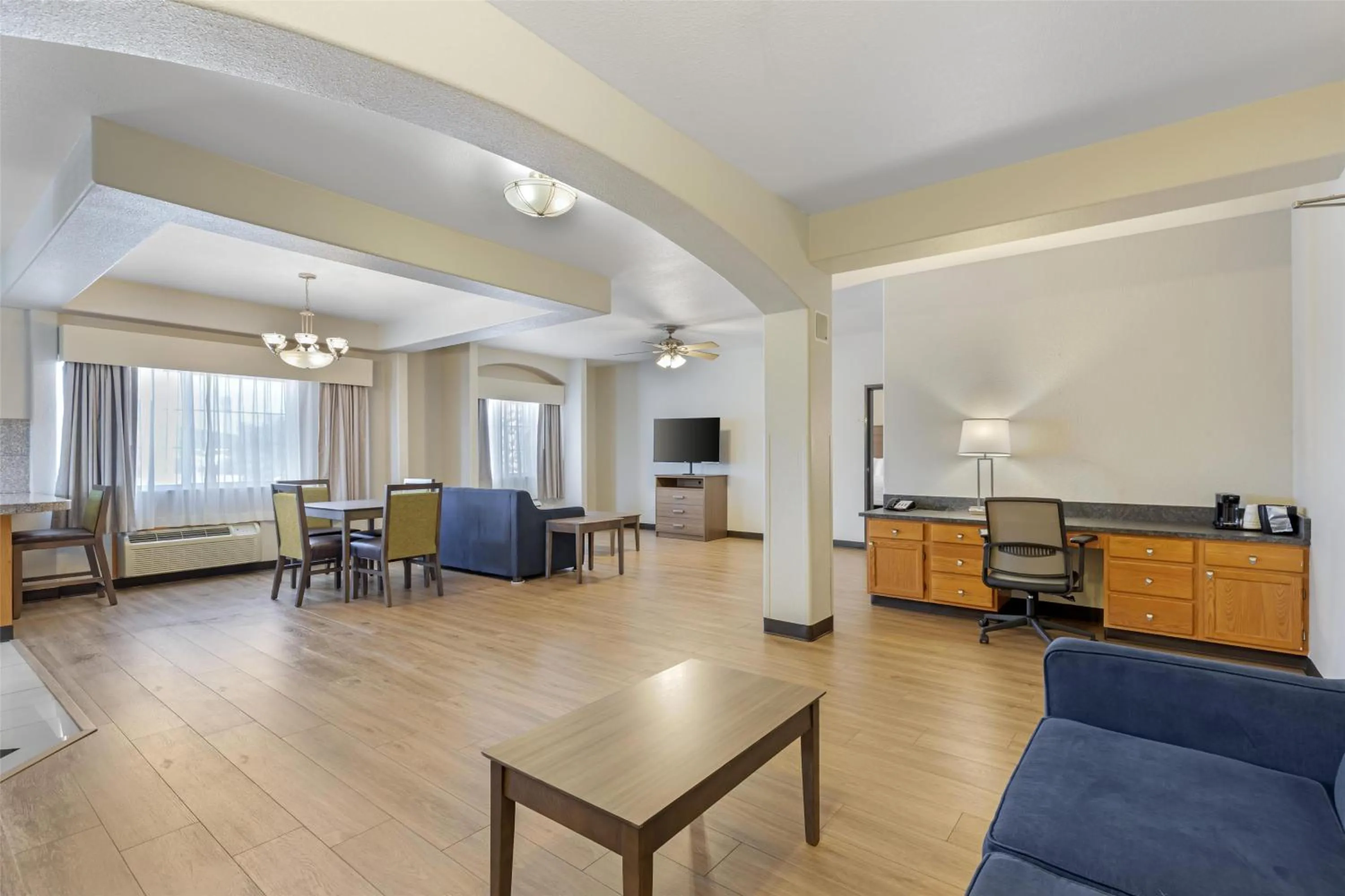 Bedroom in Best Western Firestone Inn & Suites