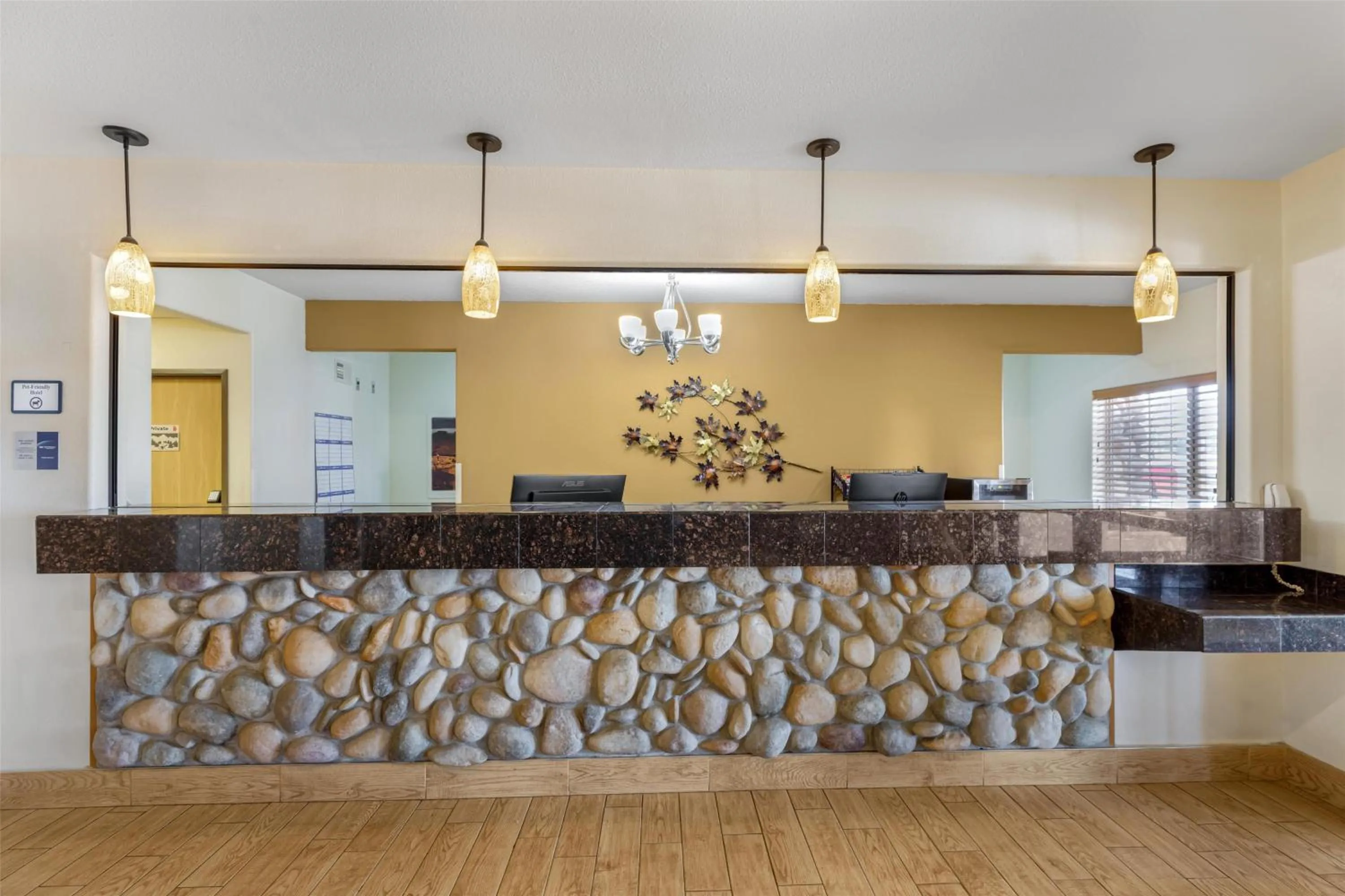 Lobby or reception in Best Western Firestone Inn & Suites