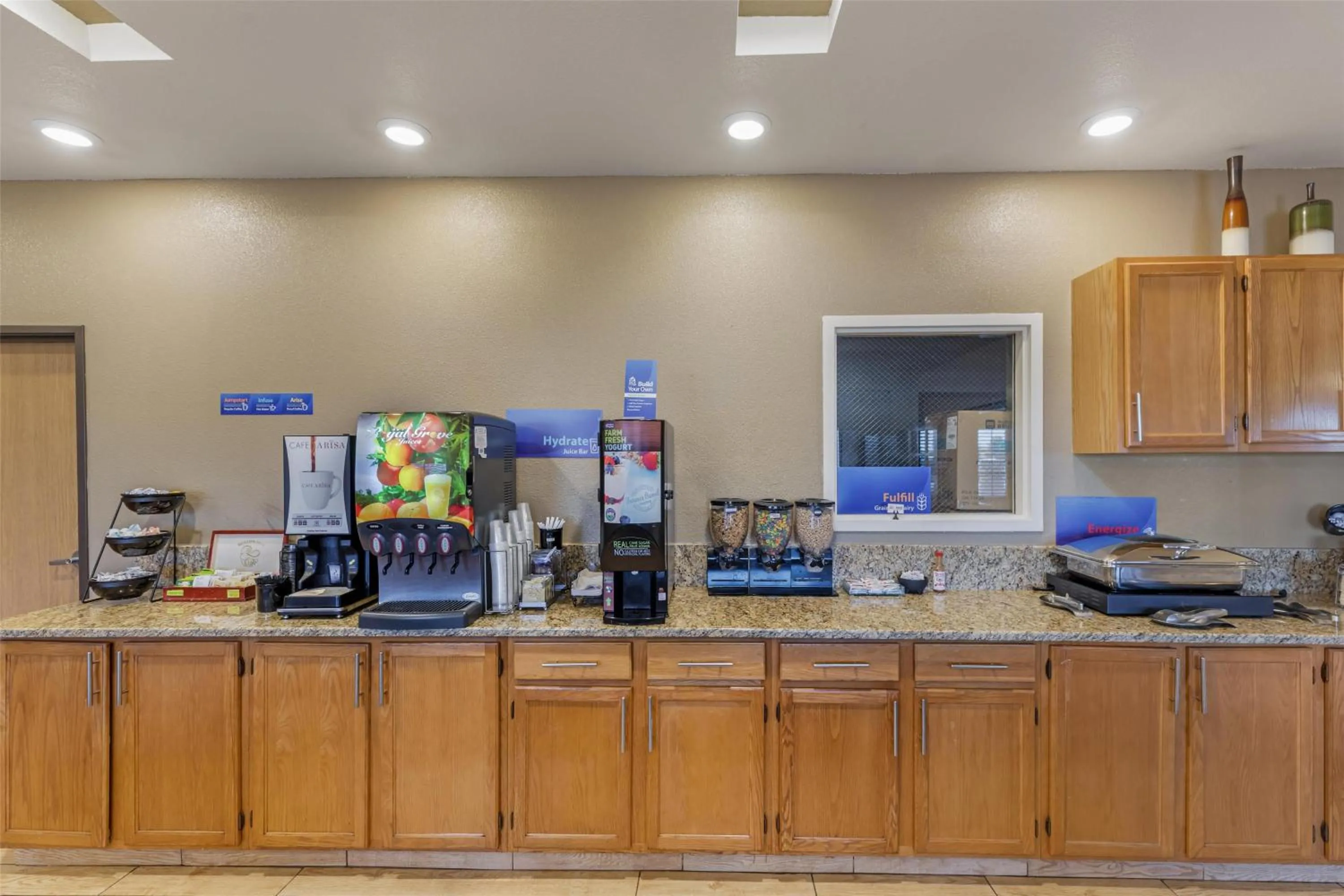 Breakfast in Best Western Firestone Inn & Suites