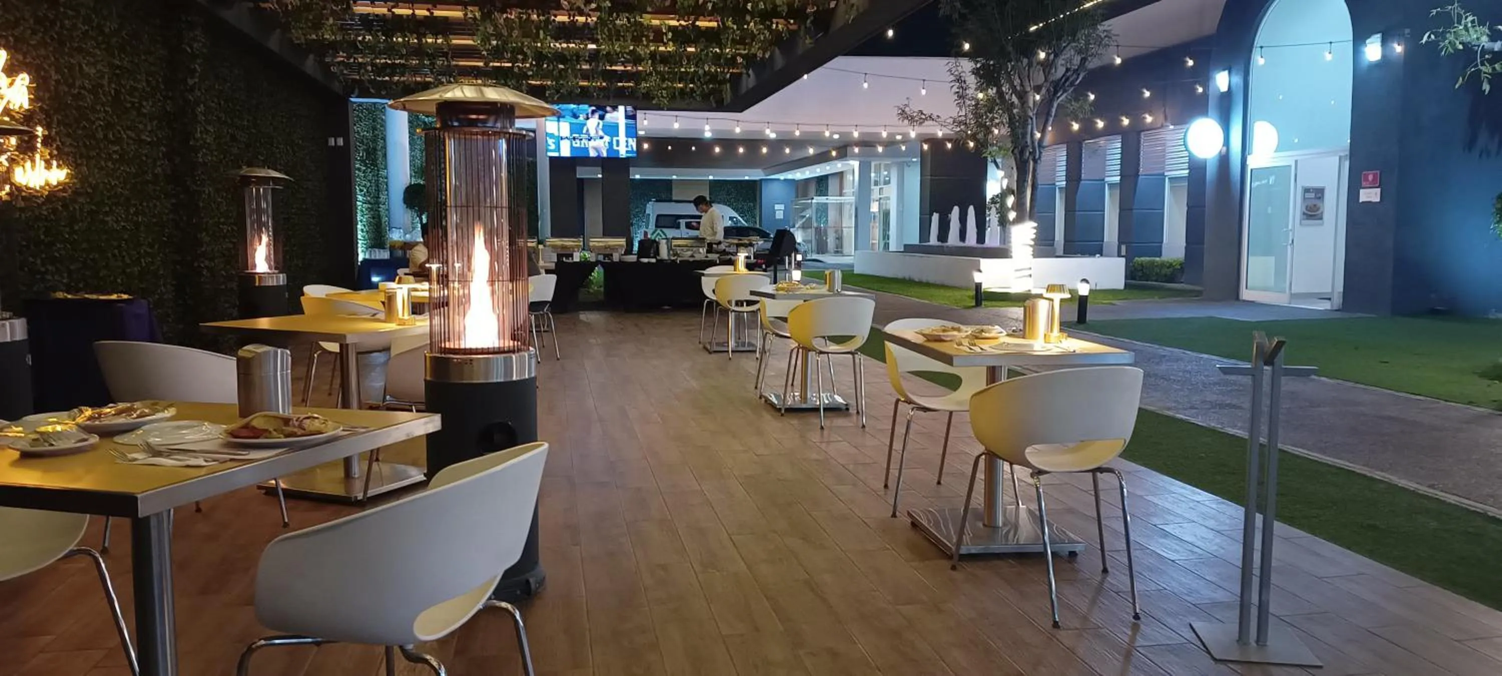 Restaurant/places to eat in Fiesta Inn San Luis Potosi Glorieta Juarez