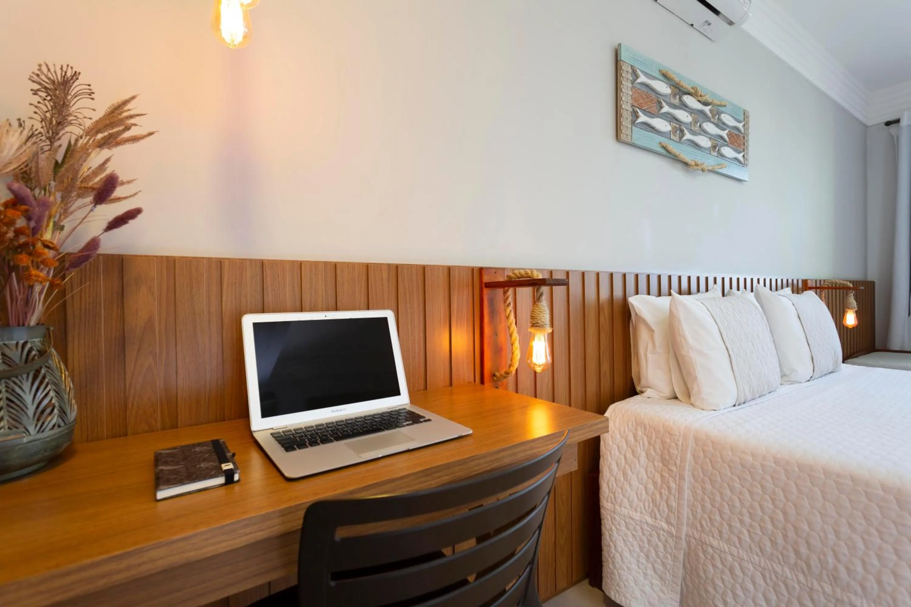 Photo of the whole room, Bed in Pousada Timoneiro