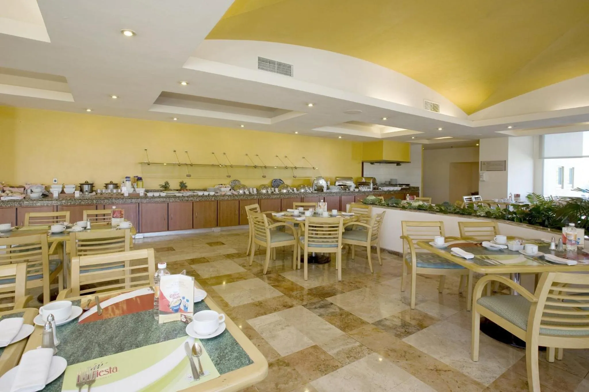 Restaurant/places to eat in Fiesta Inn Express San Luis Potosí Oriente