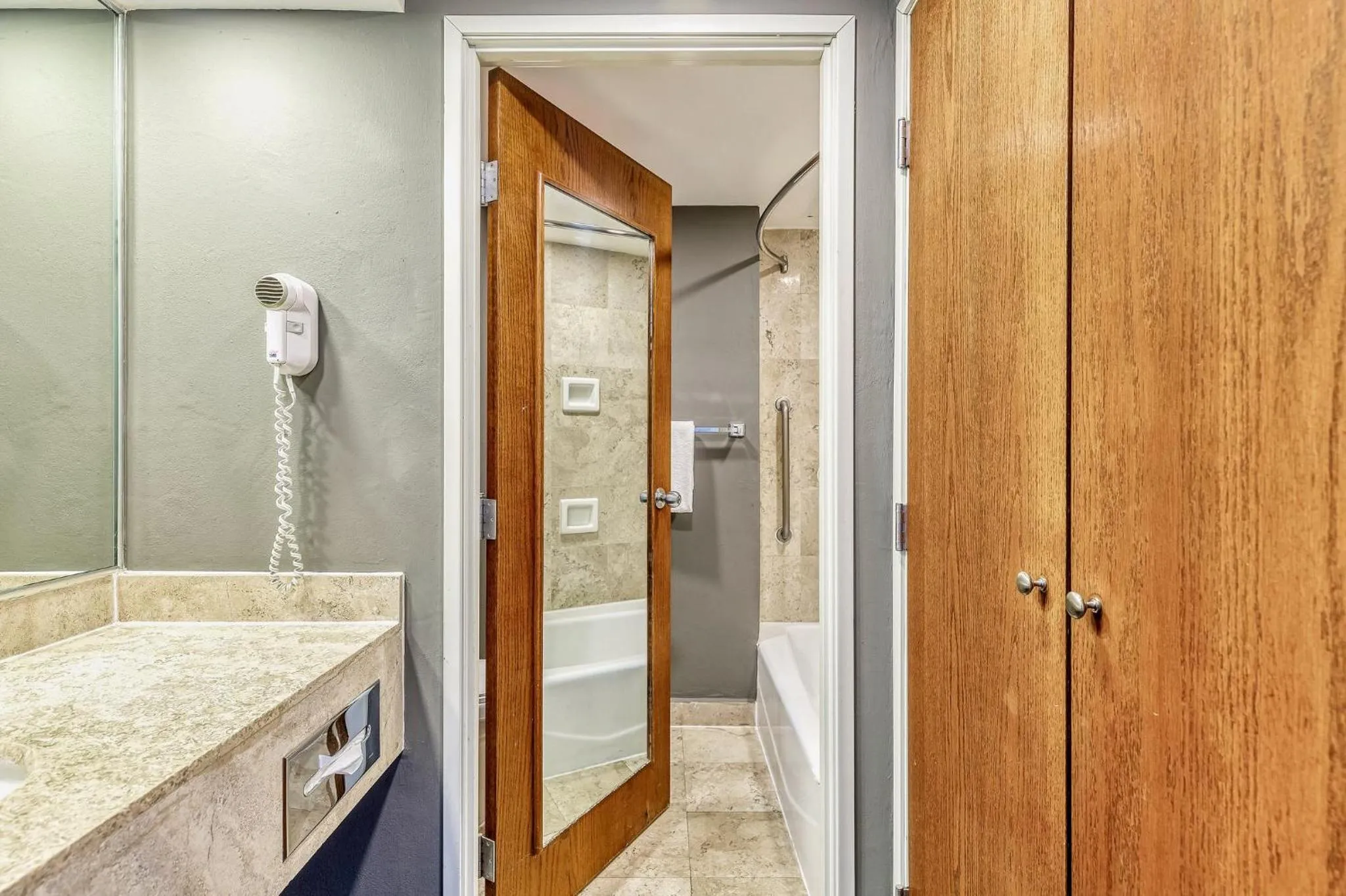 Bathroom in Fiesta Inn Express San Luis Potosí Oriente