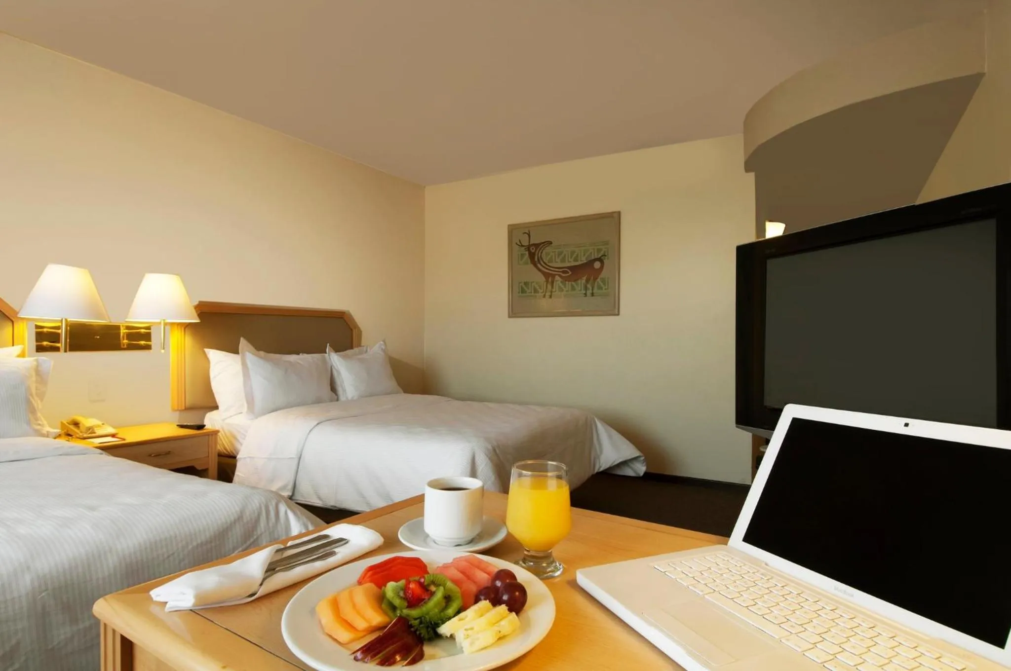 Photo of the whole room, Bed in Fiesta Inn Express Hermosillo