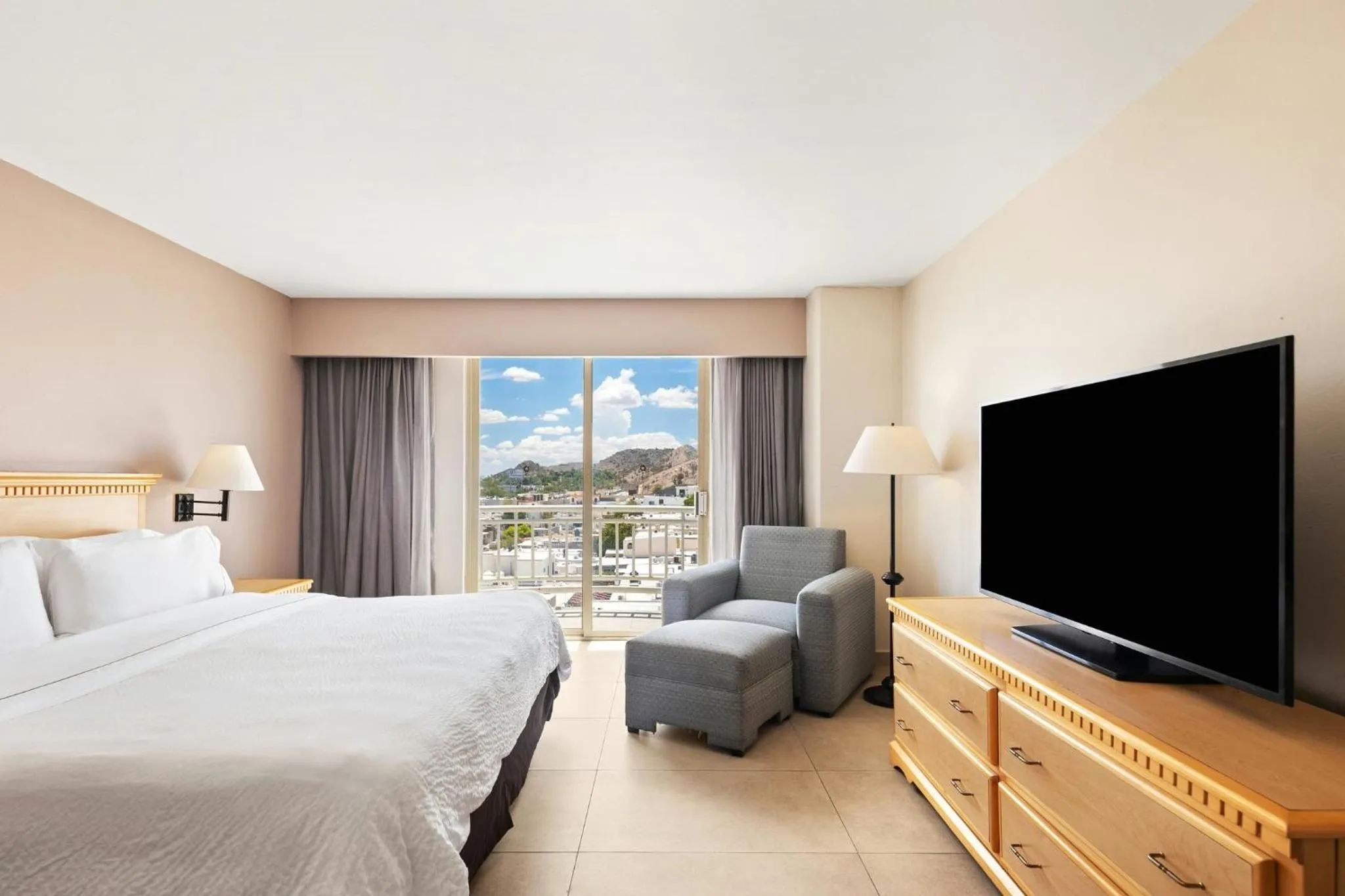 Bedroom, Bed in Fiesta Inn Express Hermosillo