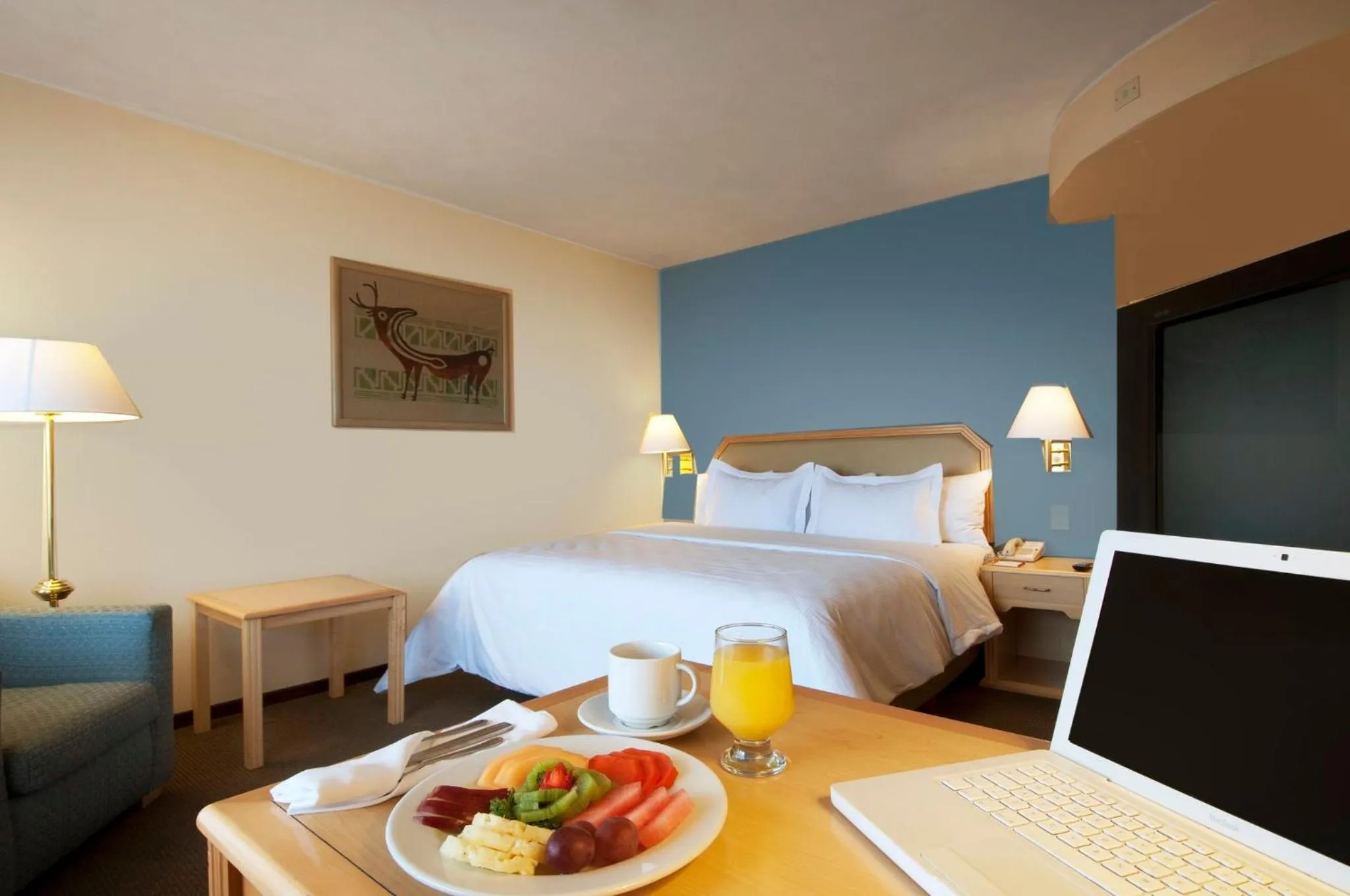 Photo of the whole room, Bed in Fiesta Inn Express Hermosillo