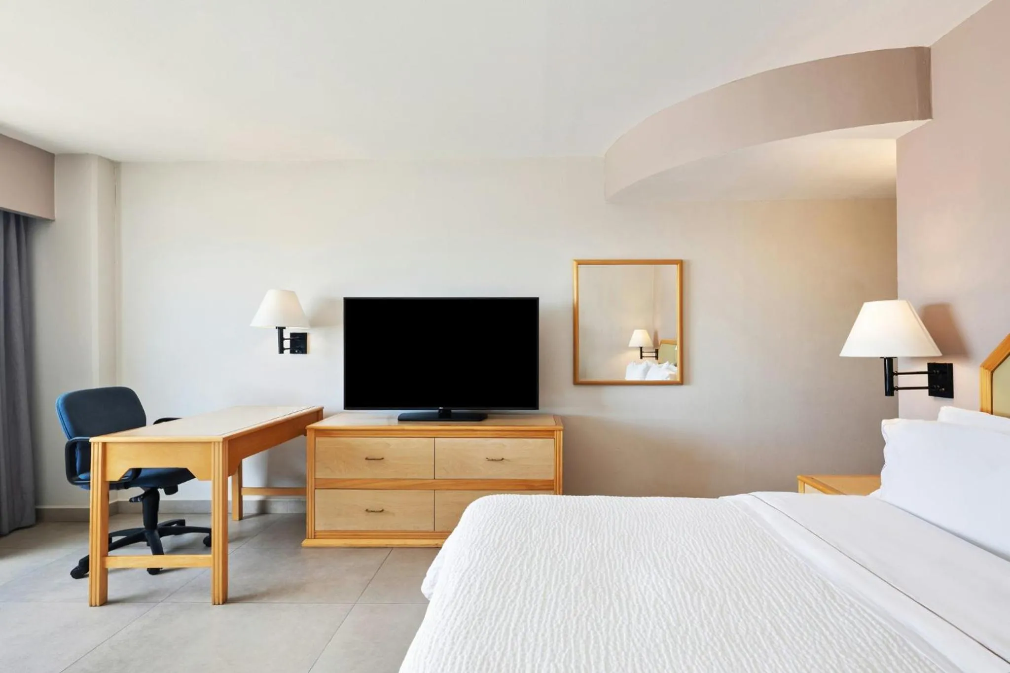 Bedroom, Bed in Fiesta Inn Express Hermosillo