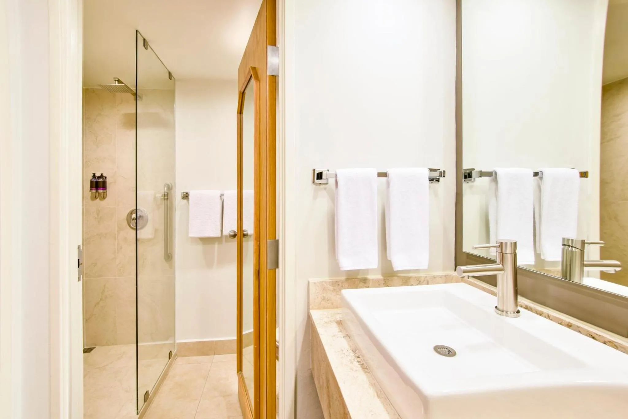 Photo of the whole room in Fiesta Inn Tijuana Otay Aeropuerto