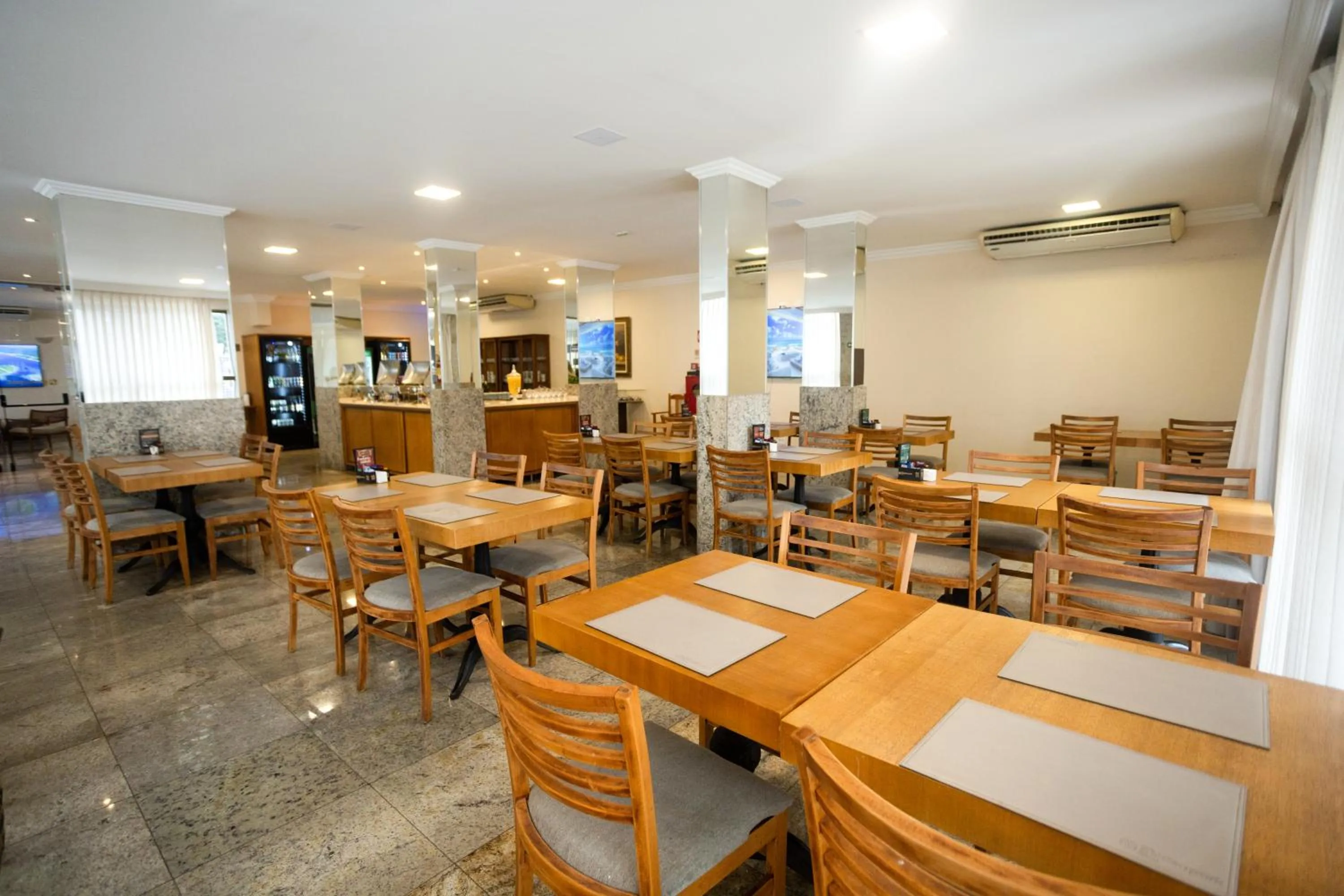 Restaurant/places to eat in Hotel Golden Park Uberaba By Nacional Inn