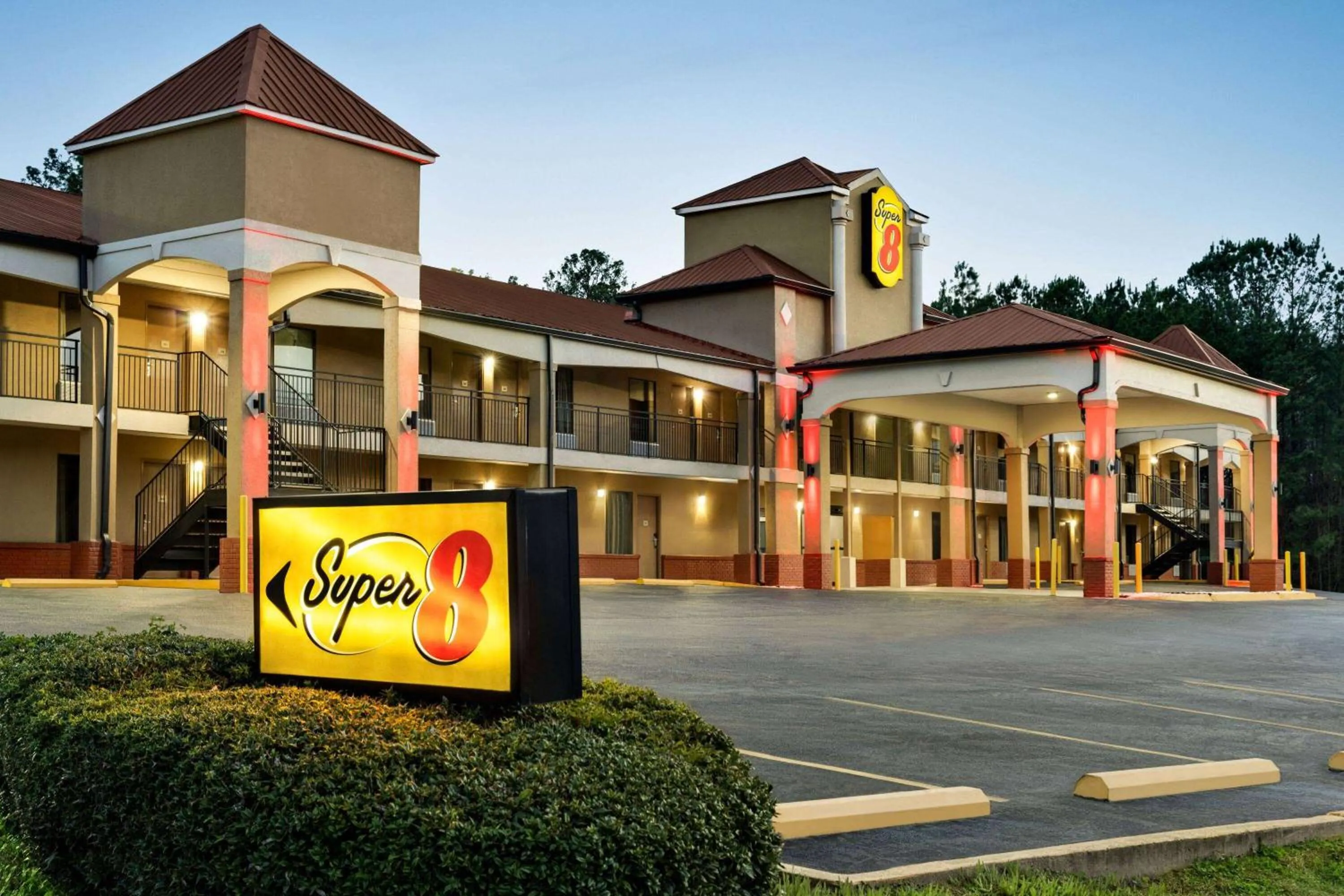 Property building in Super 8 by Wyndham Pearl/Jackson/East