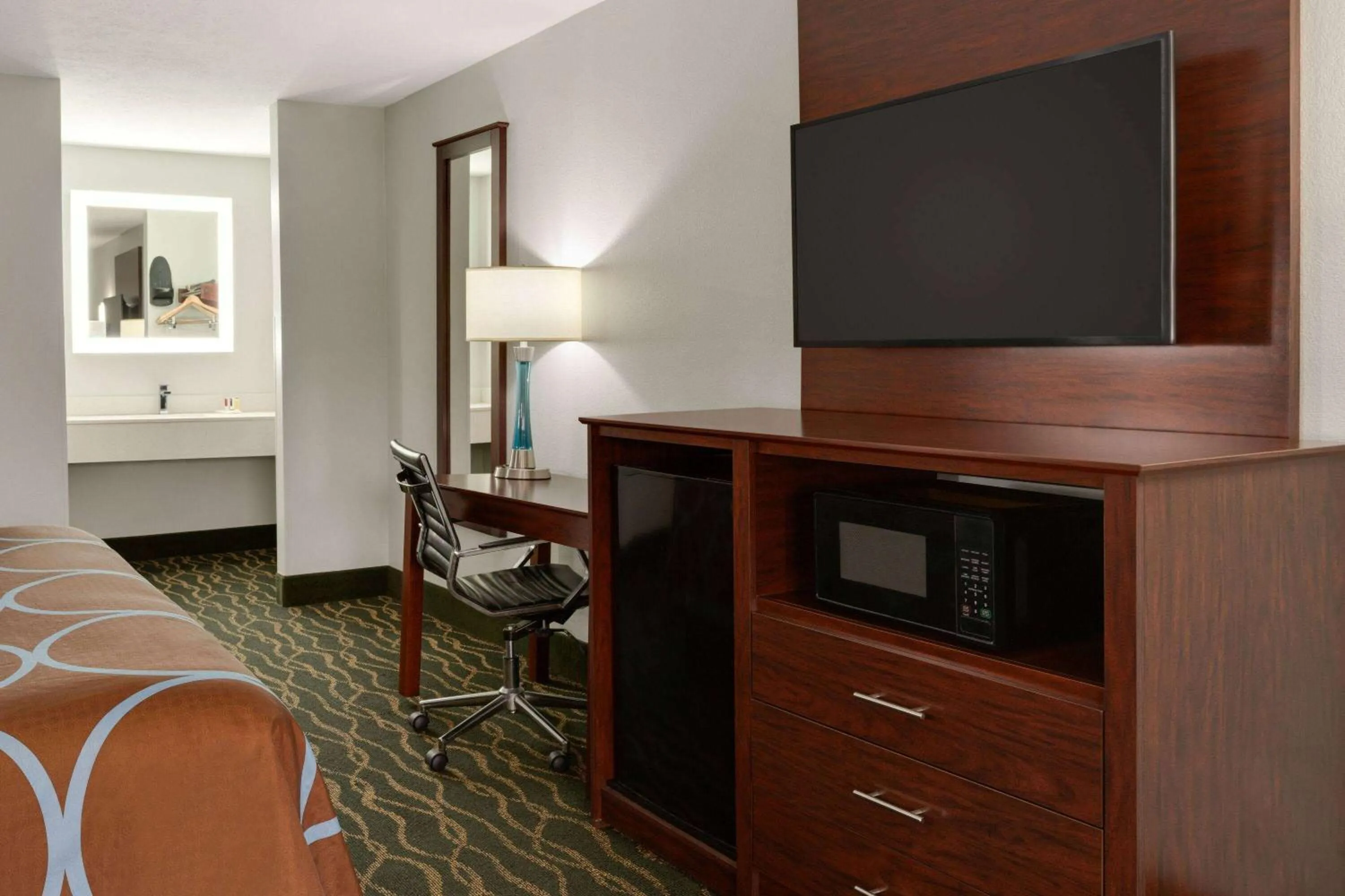 Photo of the whole room in Super 8 by Wyndham Pearl/Jackson/East