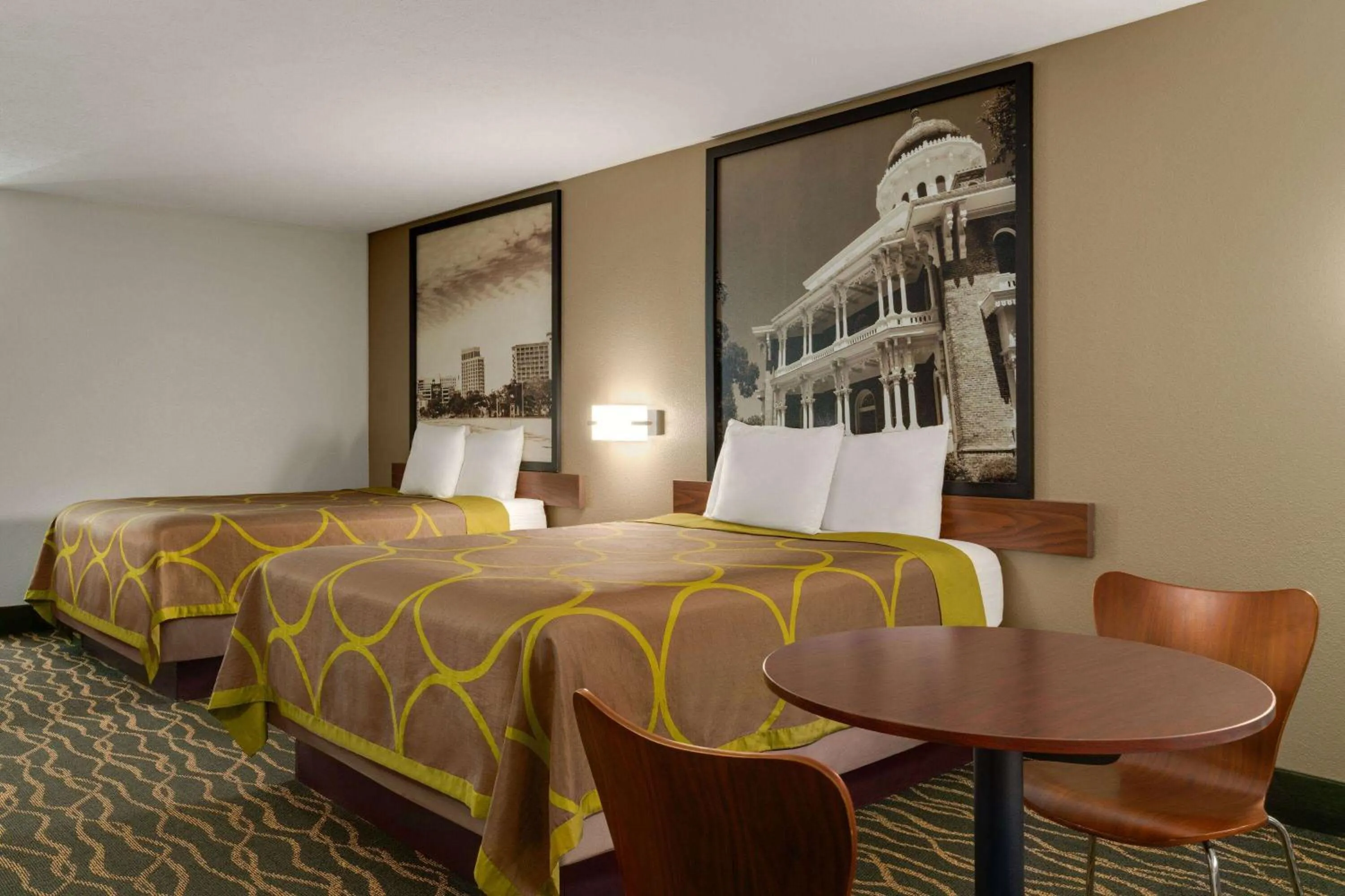 Photo of the whole room, Bed in Super 8 by Wyndham Pearl/Jackson/East