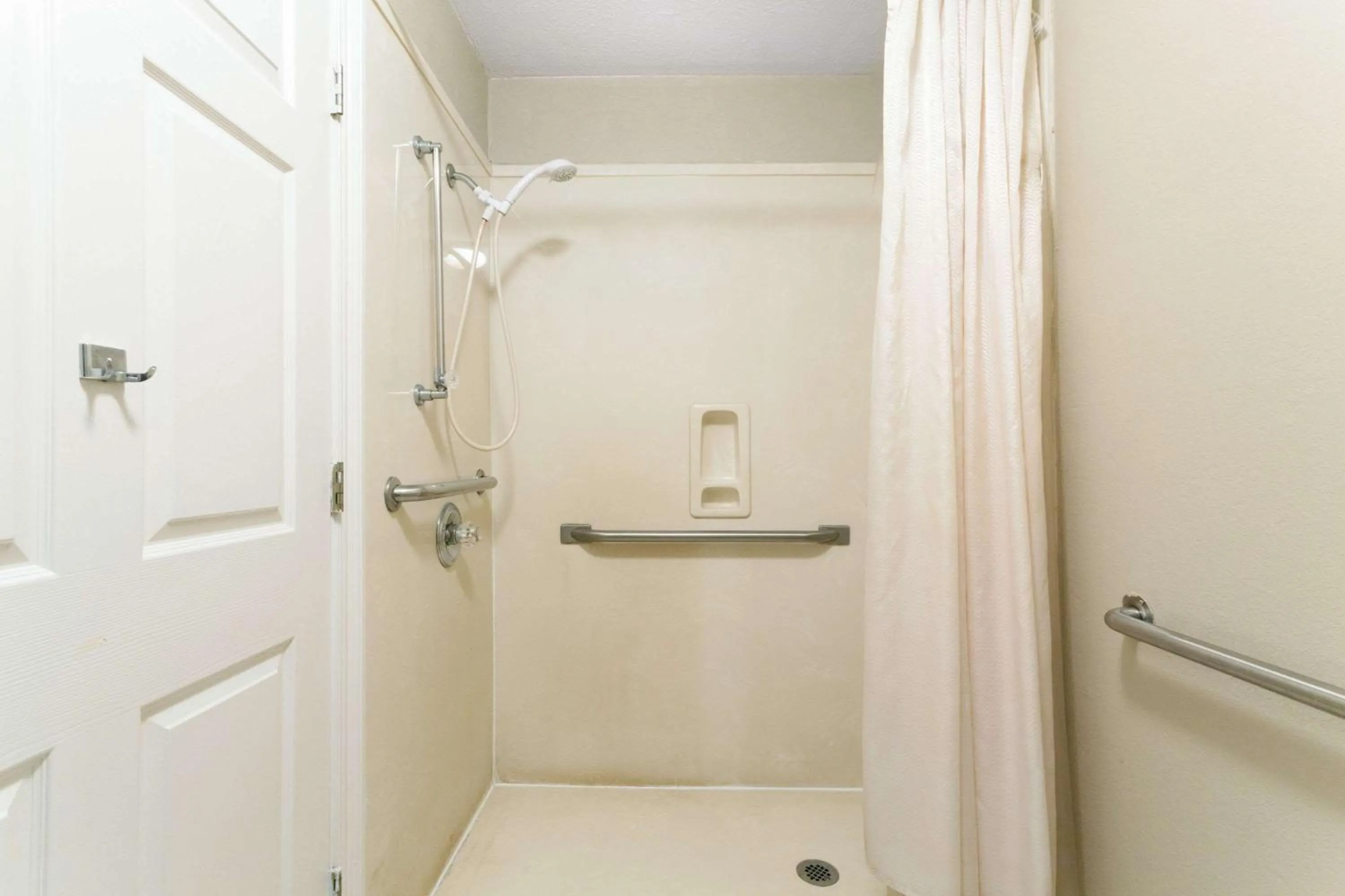 Bathroom in Super 8 by Wyndham Jackson Ridgeland